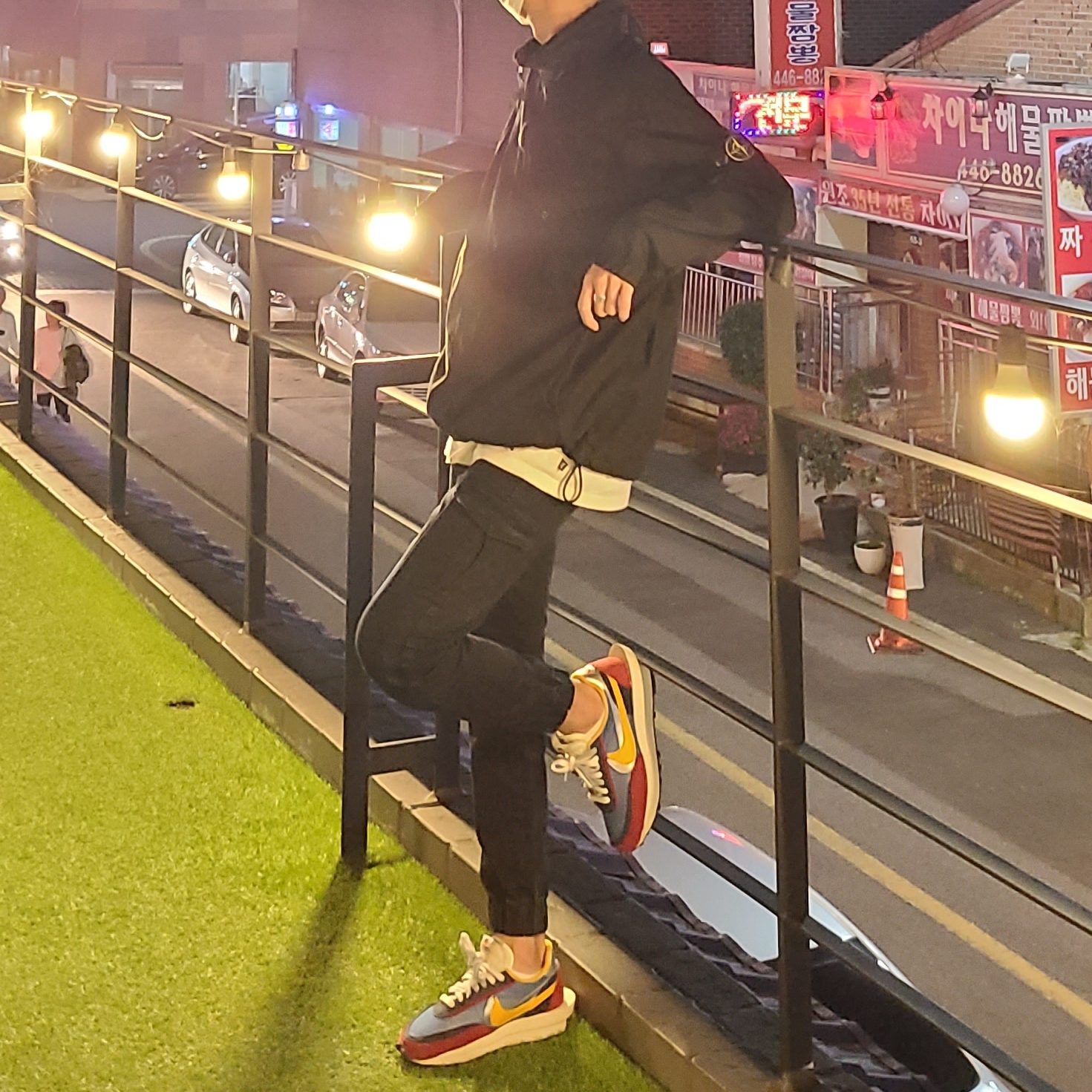 Nike x Sacai LDWaffle Blue Multi 착용 스타일