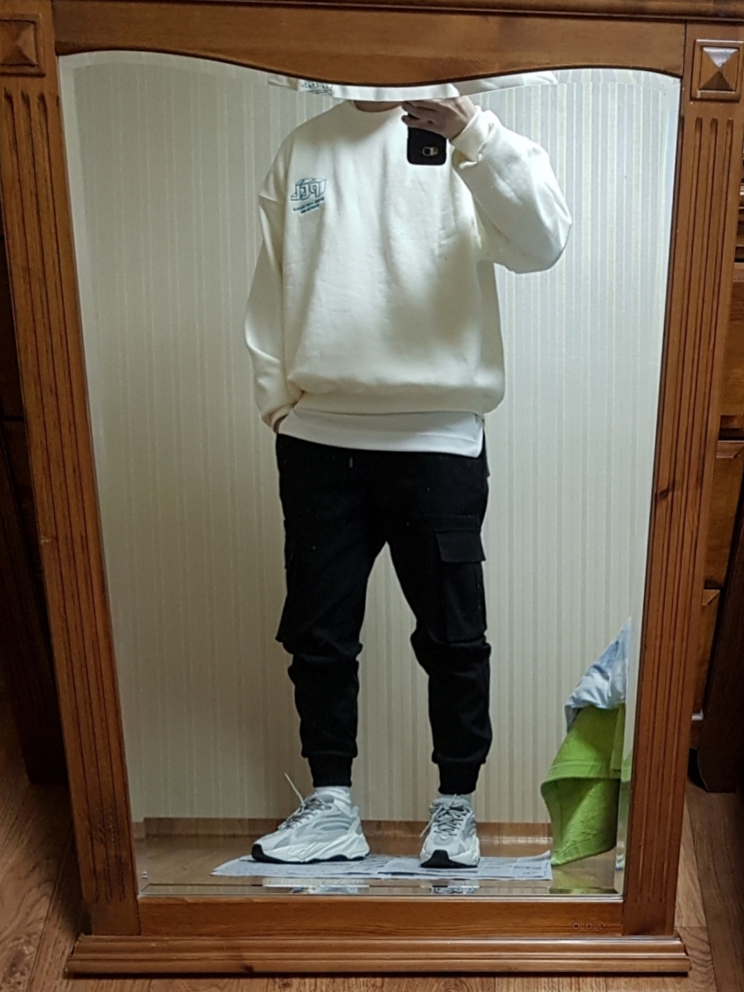 Adidas Yeezy Boost 700 V2 Static 2018 착용 스타일