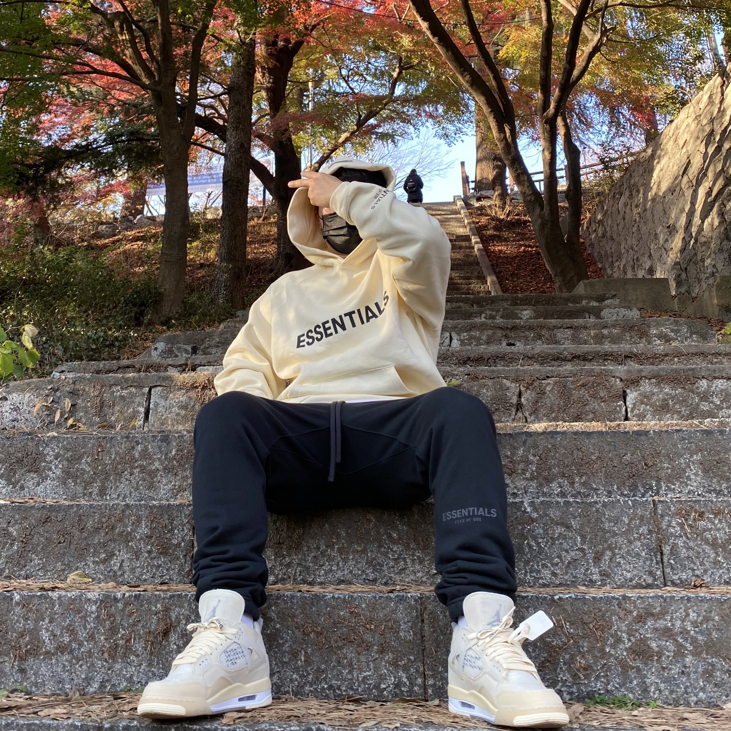 (W) Jordan 4 x Off-White Retro SP Sail, Essentials Sweatpants Dark Slate/Black 2020 착용 스타일
