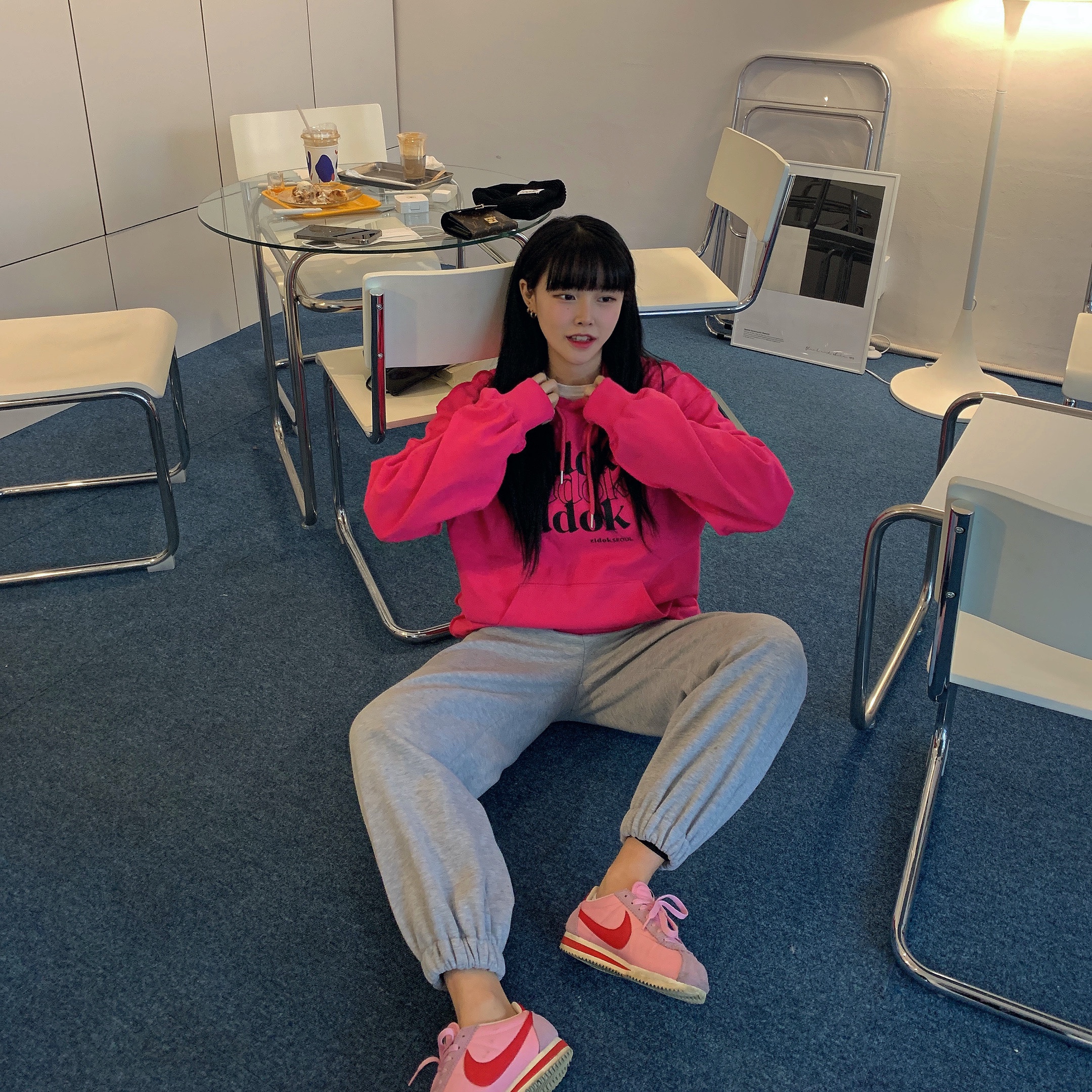 (W) Nike Classic Cortez Nylon Premium Rose Pink, Nike Air Force 1 '07 QS Valentine's Day 착용 스타일 - 2