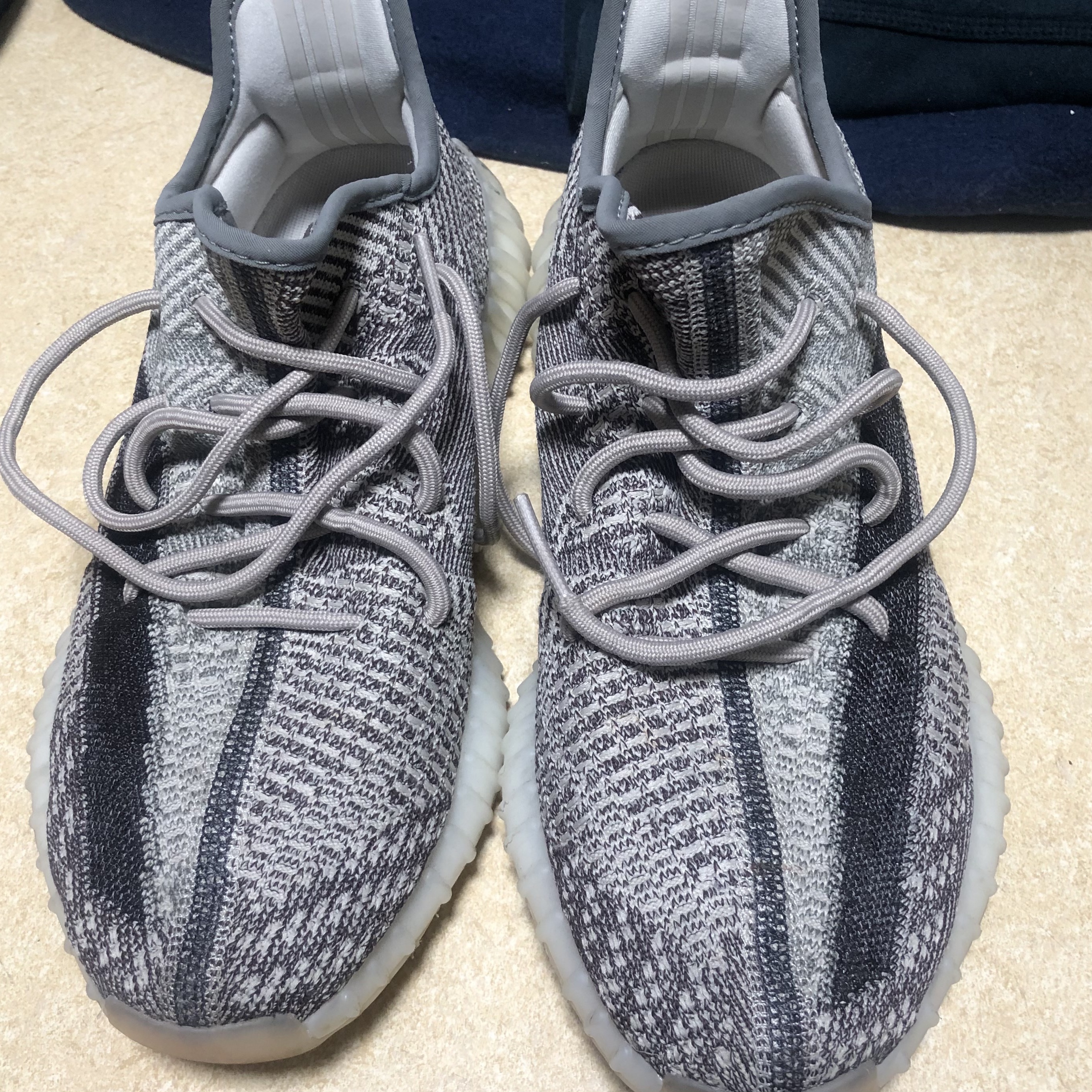 Adidas Yeezy Boost 350 V2 Zyon 착용 스타일 - 3