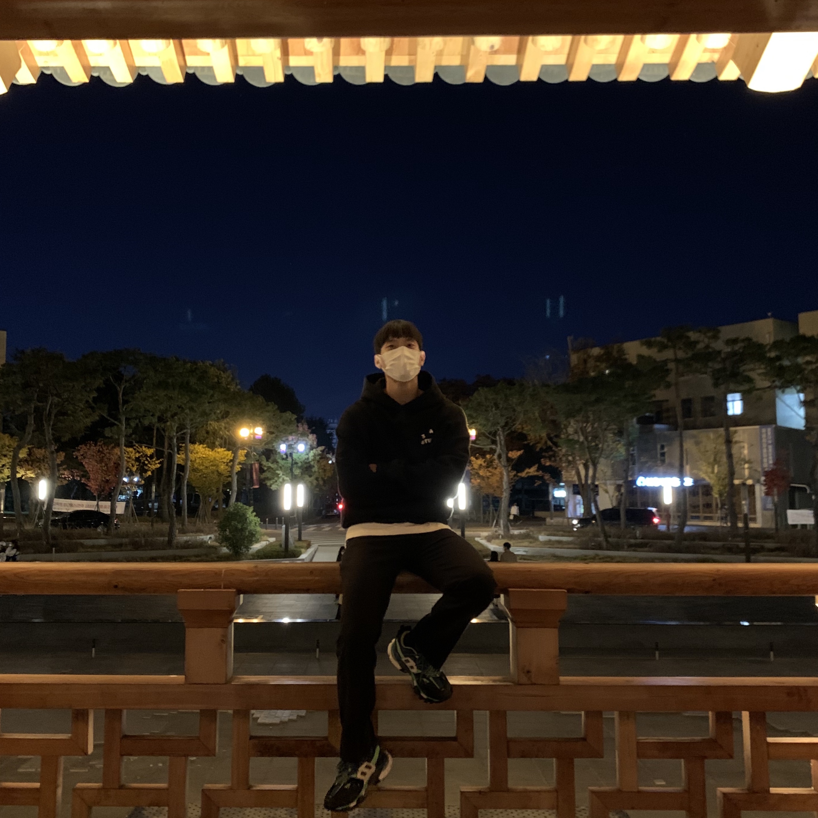 Balenciaga Track Sneakers Green White Blue 2019, IAB Studio Hoodie Navy - 21SS 착용 스타일