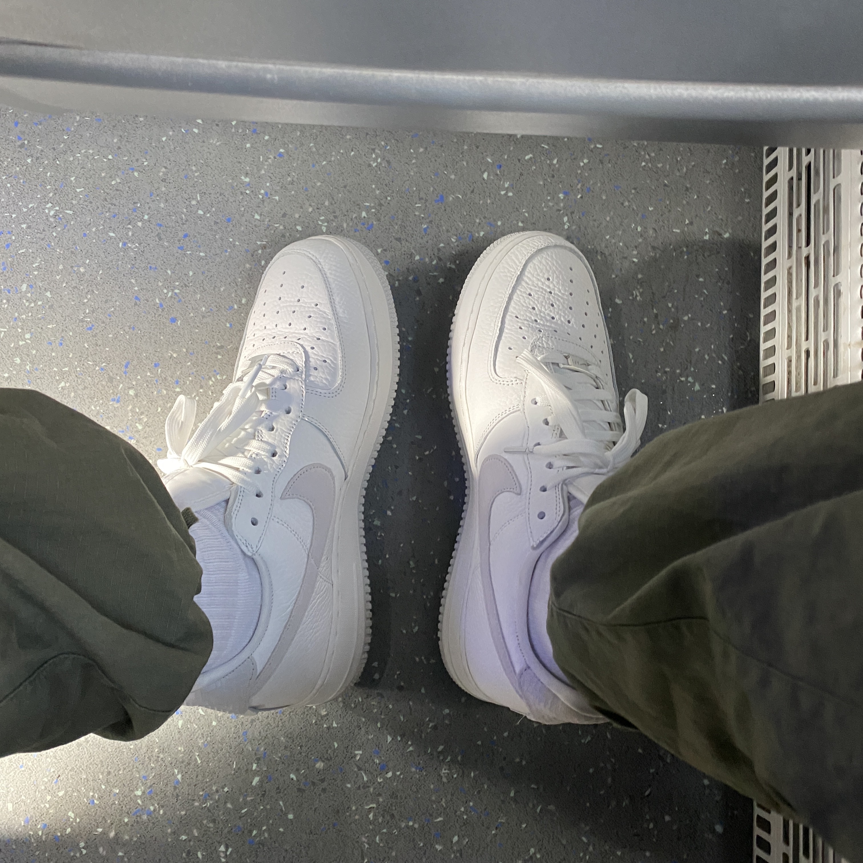 Nike Air Force 1 '07 Craft White Photon Dust 착용 스타일