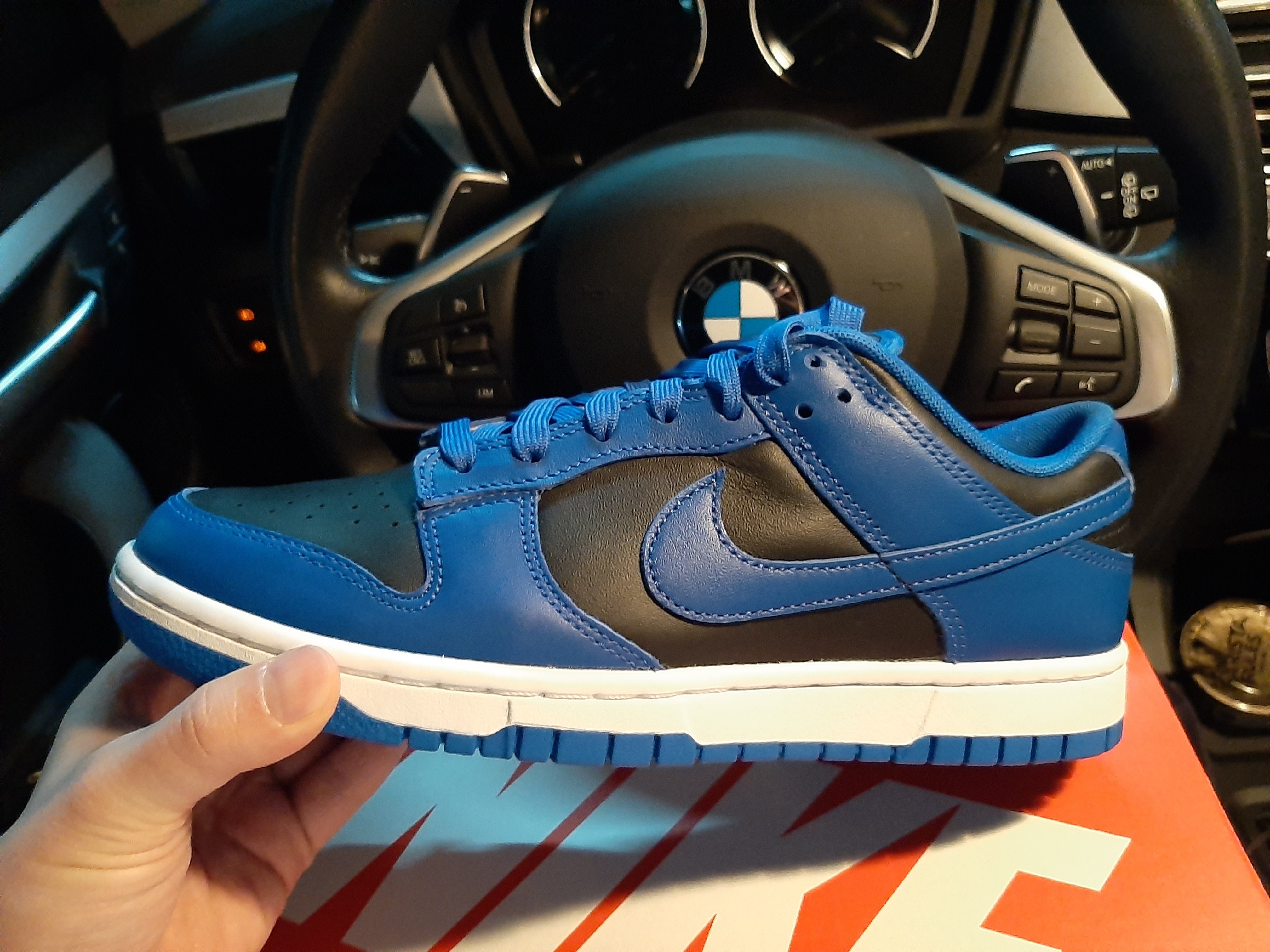 Nike Dunk Low Retro Hyper Cobalt 착용 스타일 - 2