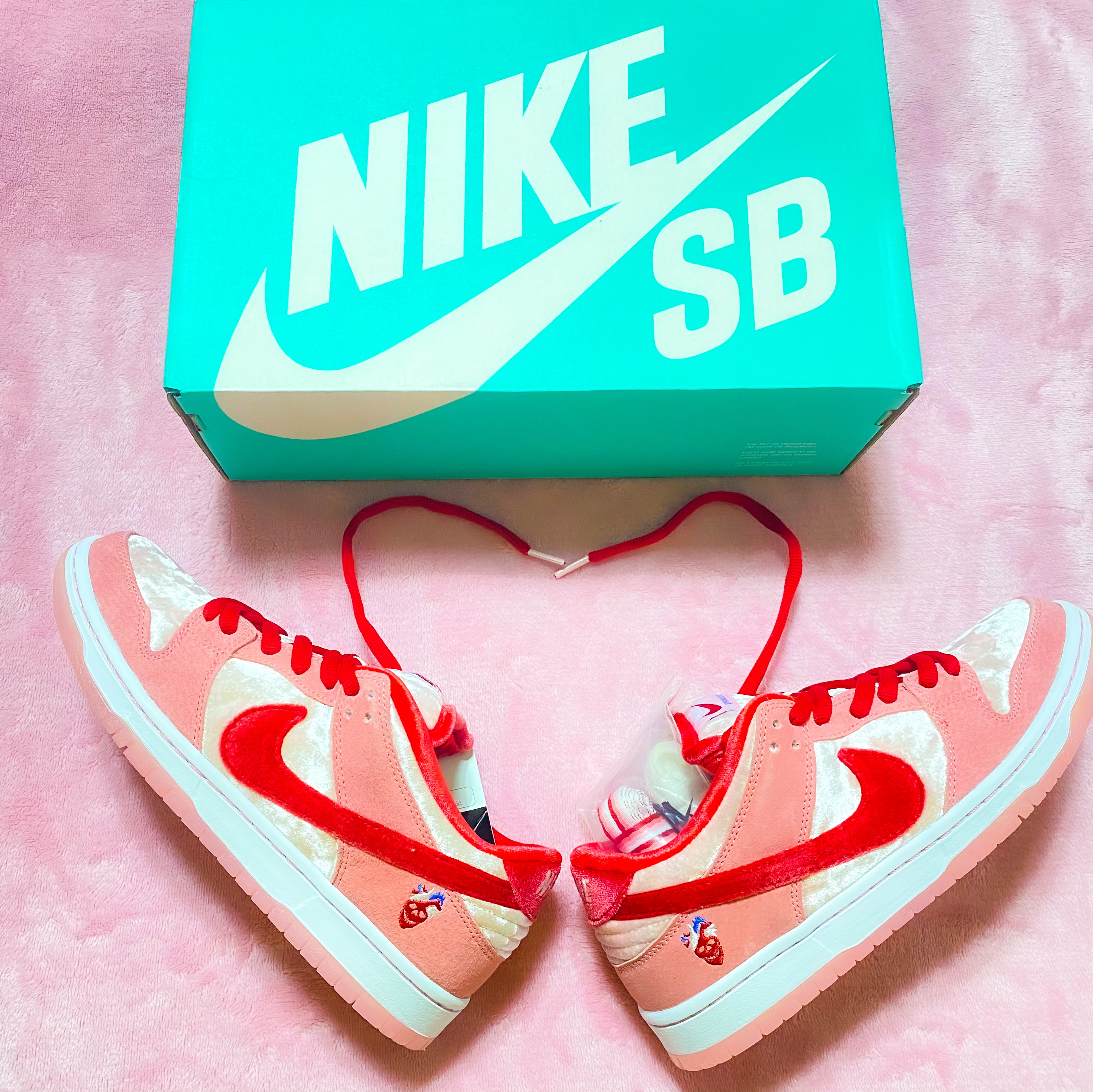 Nike x StrangeLove SB Dunk Low Pink (Regular Box) 착용 스타일
