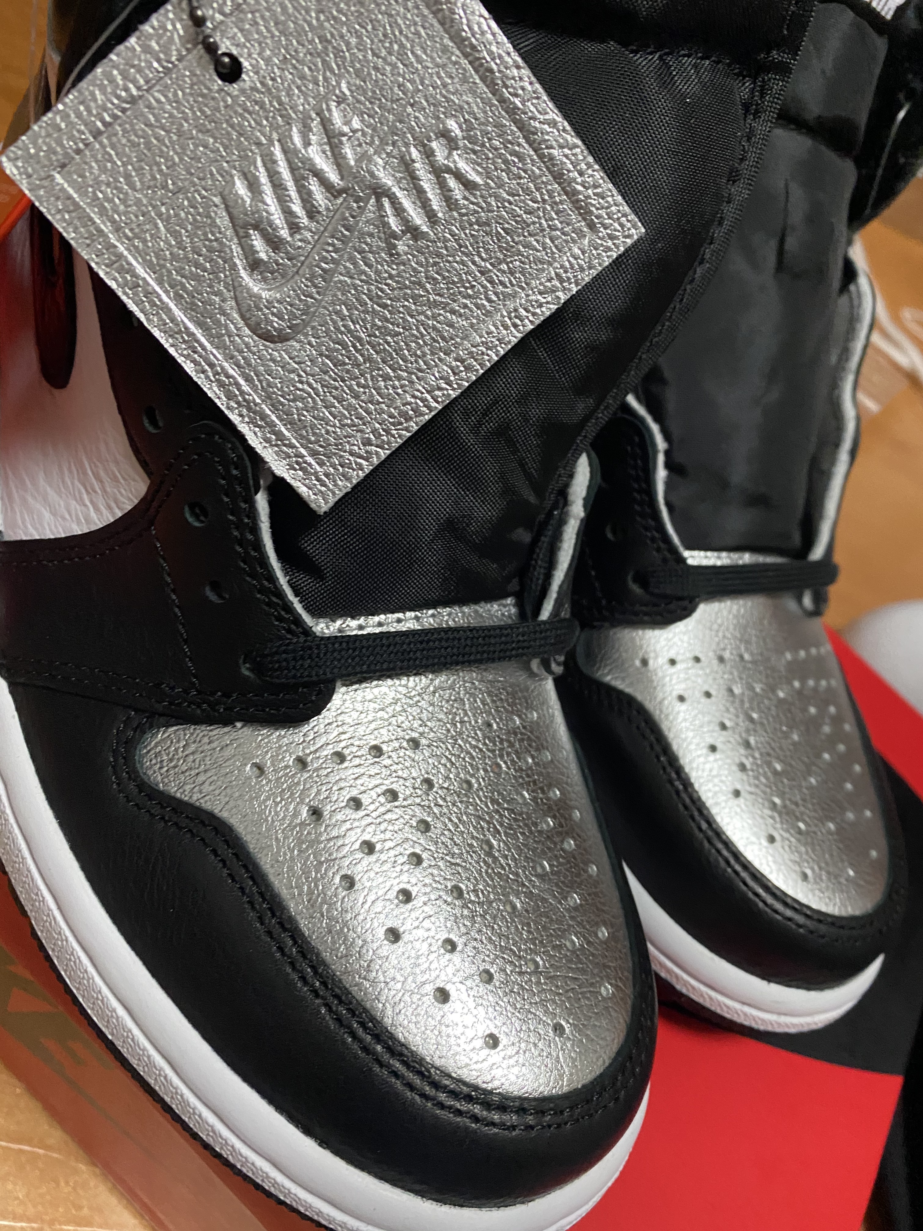 (W) Jordan 1 Retro High OG Silver Toe 착용 스타일