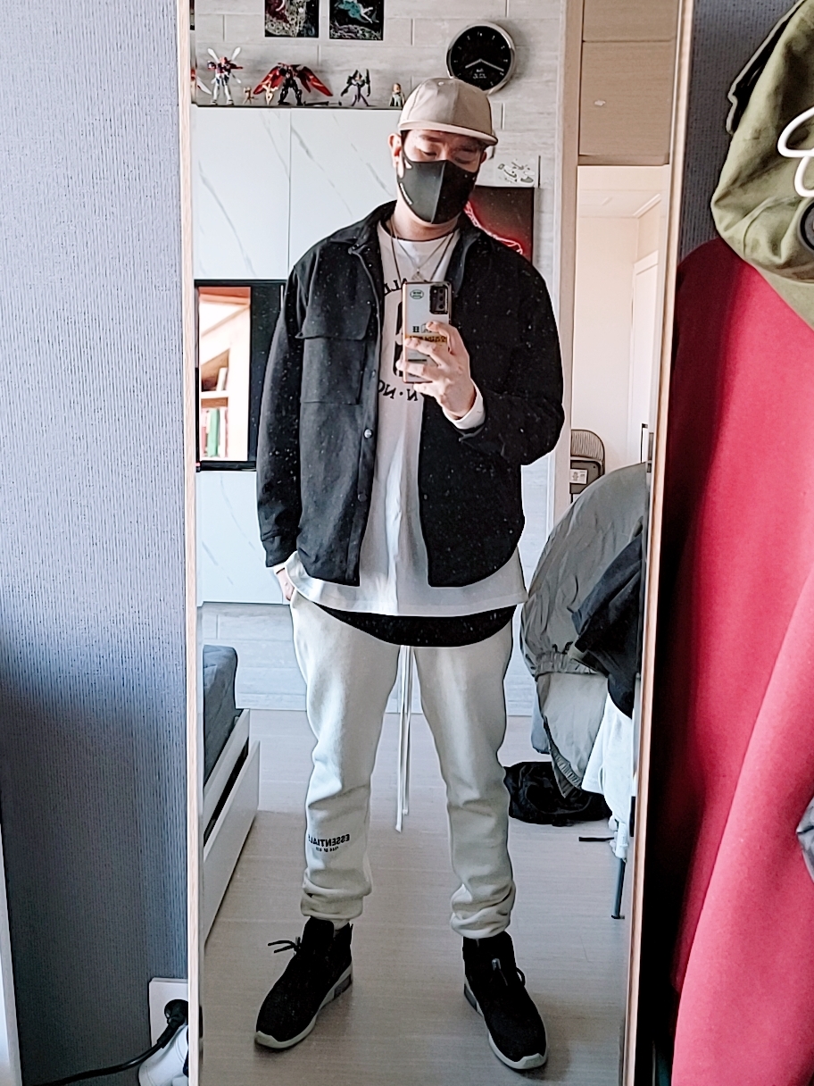 Essentials Sweatpants Buttercream 2020, Nike x Fear of God Air Fear of God Raid Black 착용 스타일 - 4