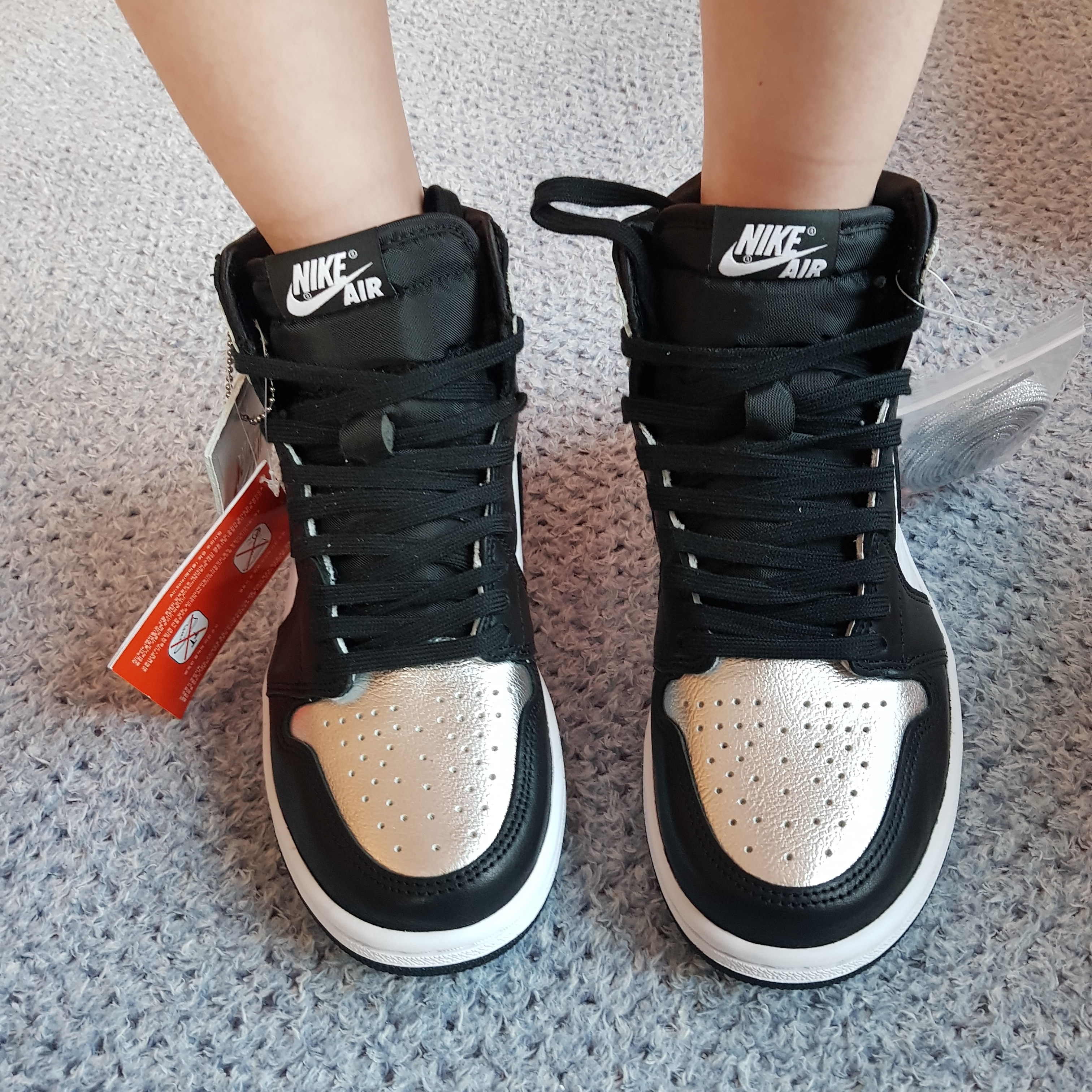 (W) Jordan 1 Retro High OG Silver Toe 착용 스타일 - 2