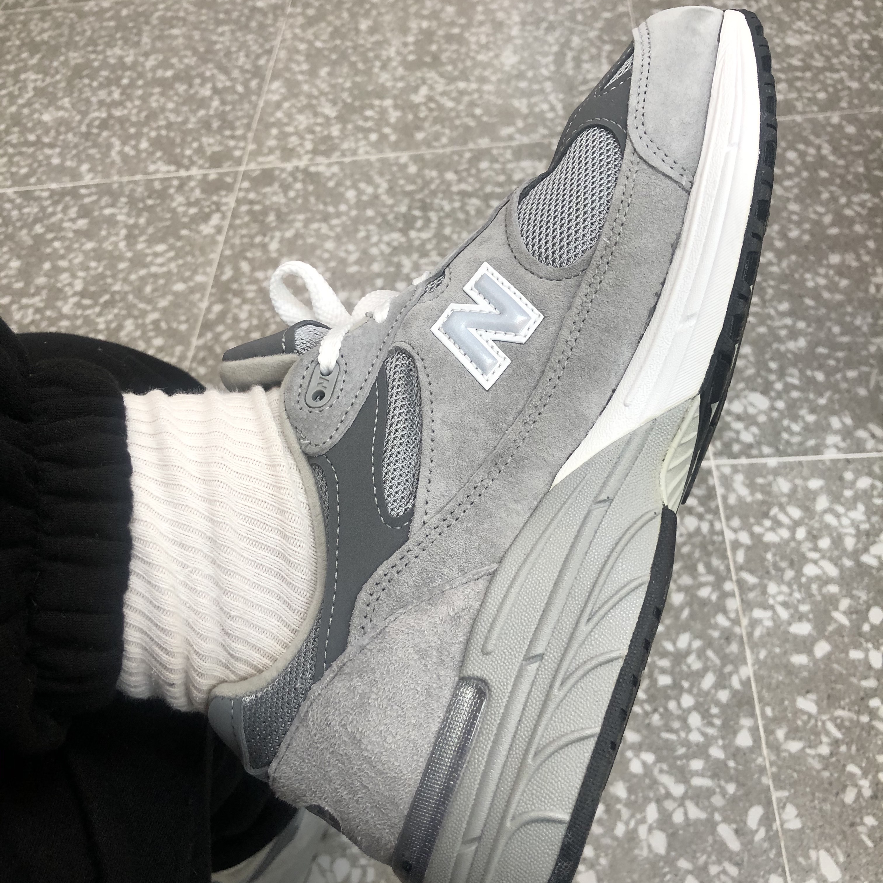 (W) New Balance 993 Made in USA Grey - D Wide 착용 스타일 - 1