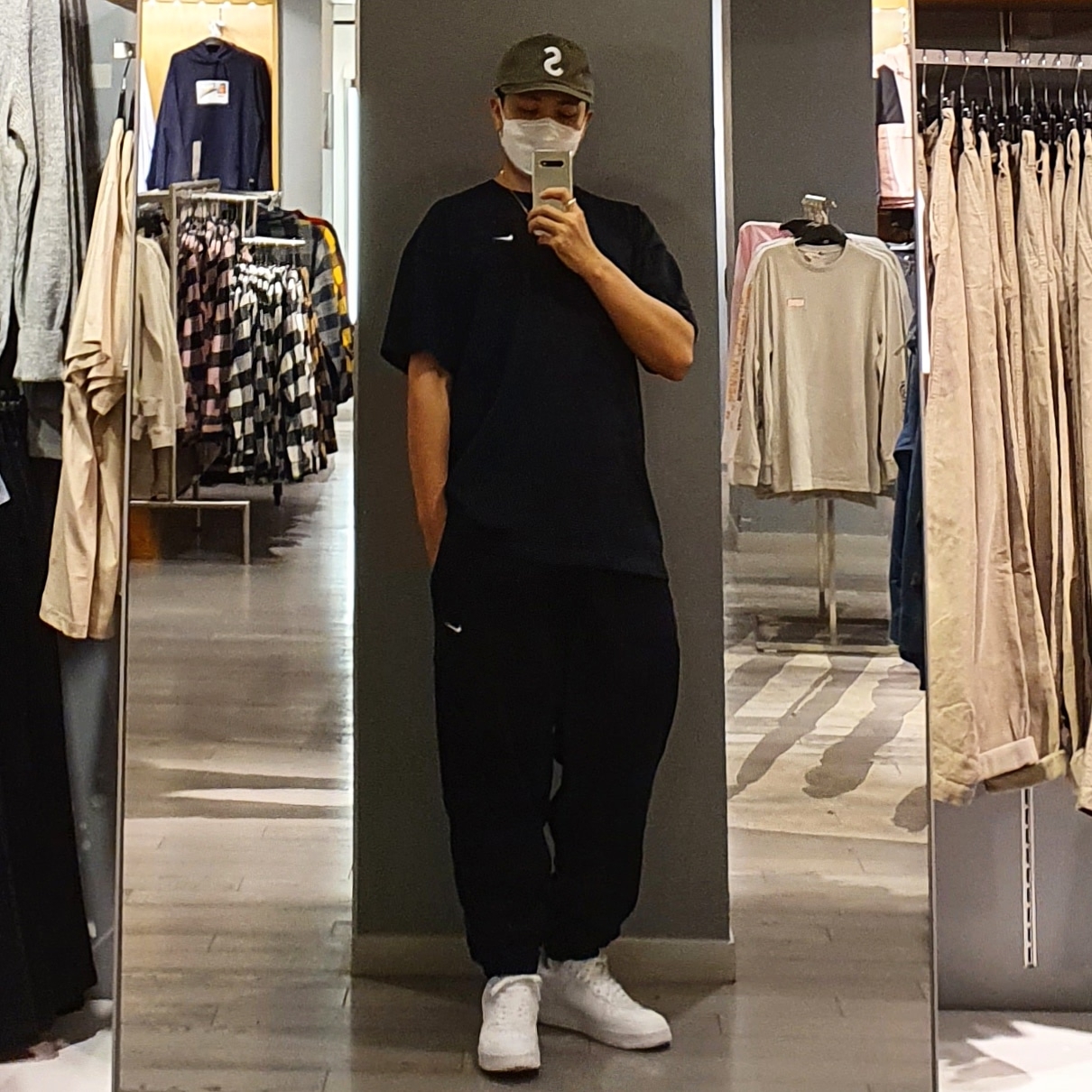 Nike x Supreme Air Force 1 Low White, Nike M NRG Sweatpants Black 착용 스타일