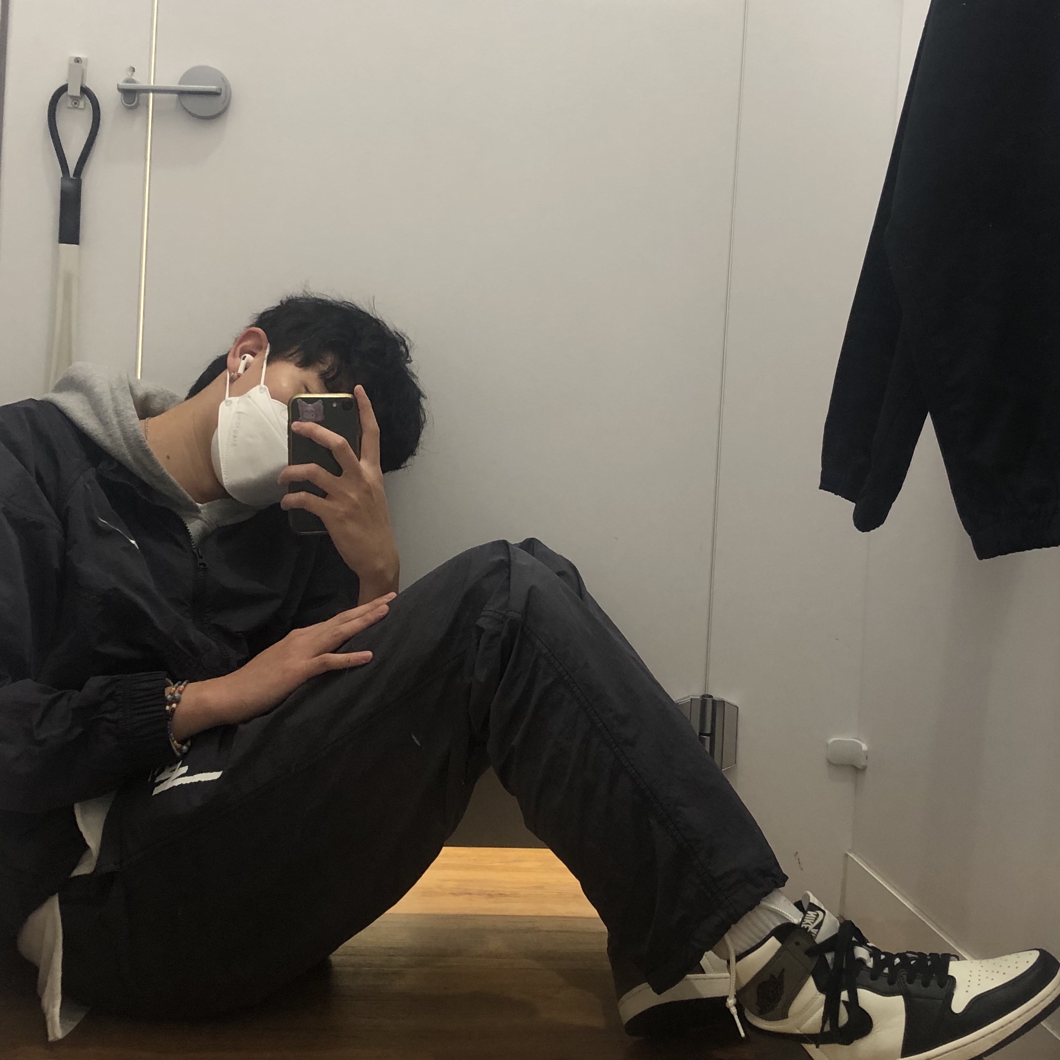 Nike x Stussy Windrunner Jacket Off Noir, Nike x Stussy Beach Pants Off Noir 착용 스타일