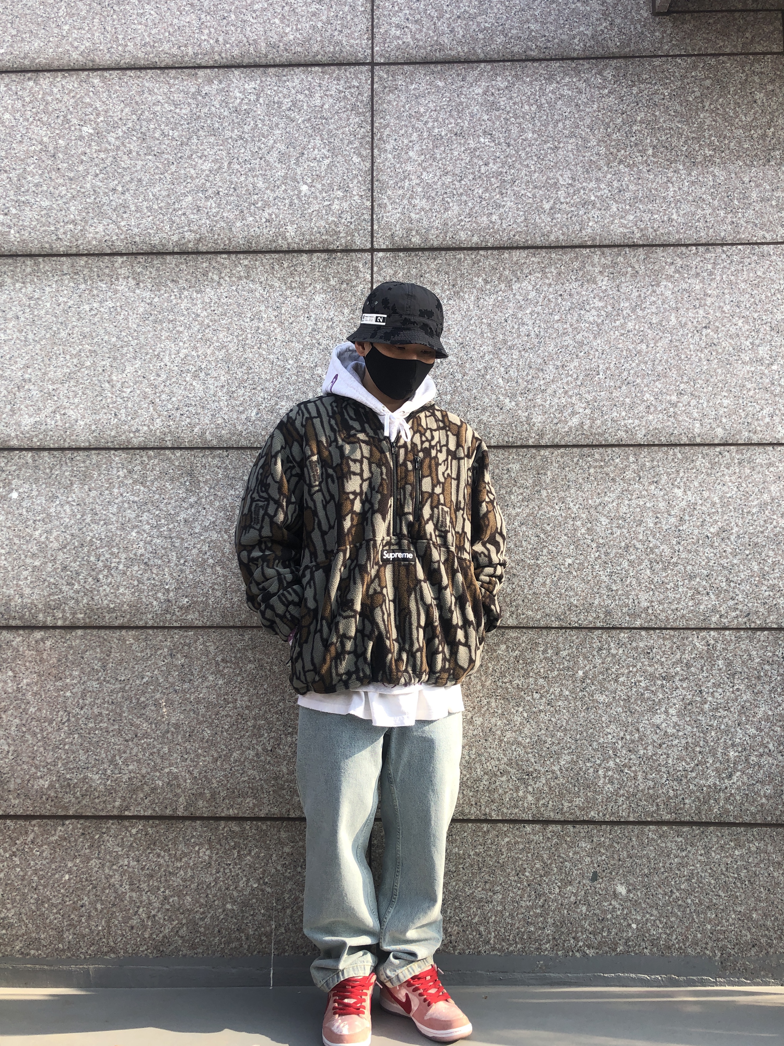 Supreme Polartec Half Zip Pullover Olive Treebark Camo - 20FW, Nike x StrangeLove SB Dunk Low Pink (Regular Box) 착용 스타일