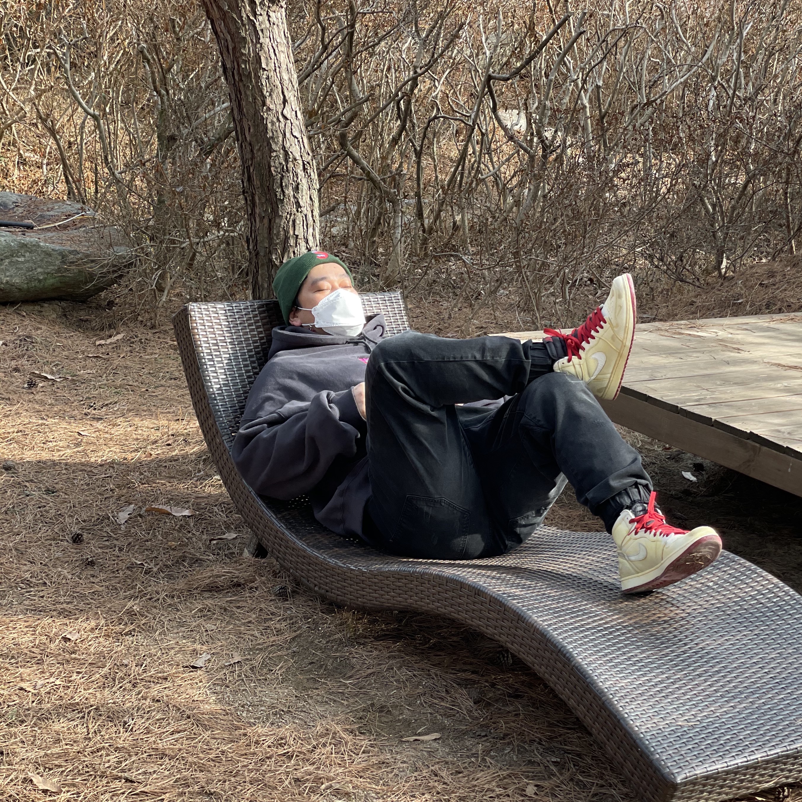 Jordan 1 x Nigel Sylvester Retro High Sail White, Supreme New Era S Logo Beanie Green - 20FW 착용 스타일
