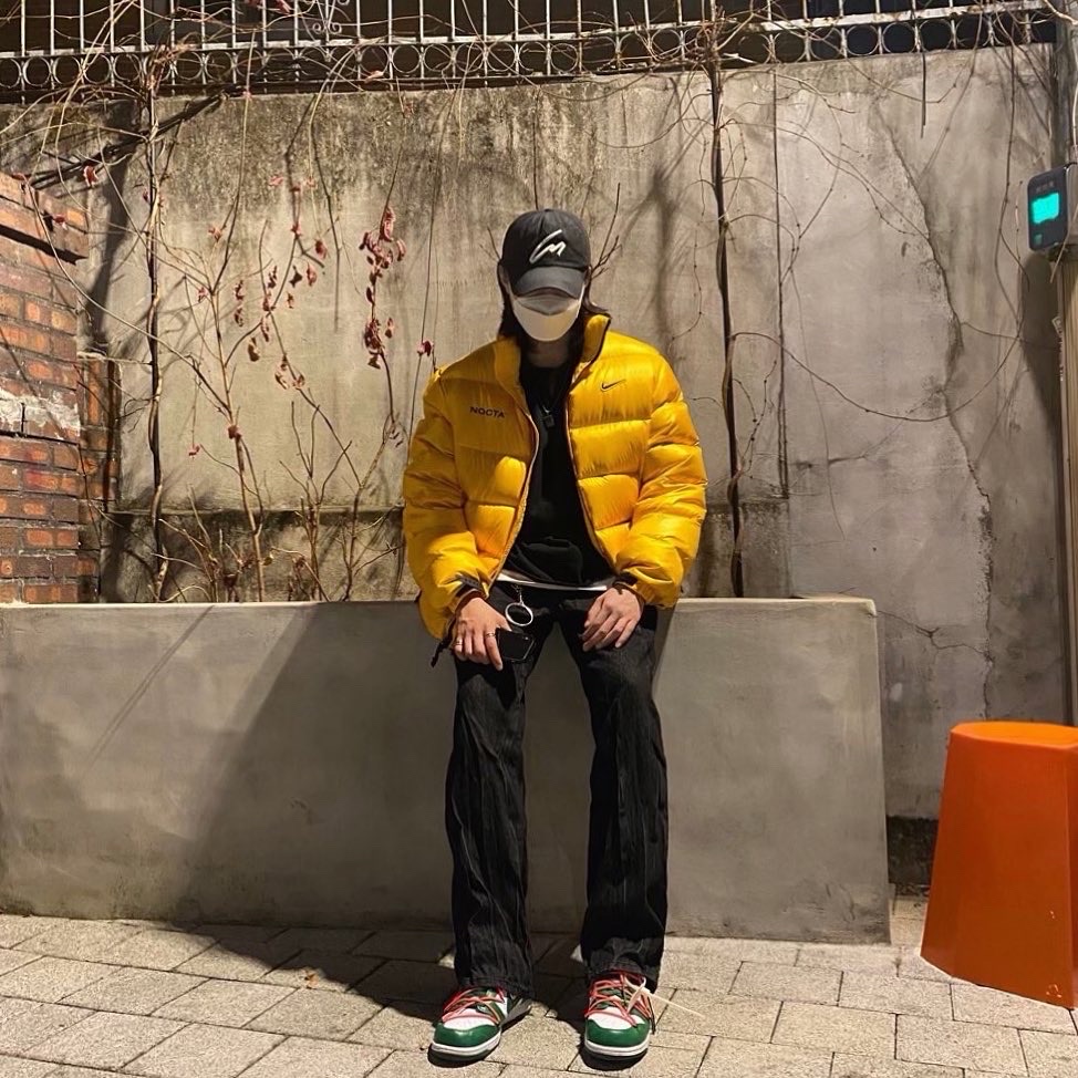 Nike x Off-White Dunk Low Pine Green, Nike x Drake Nocta Puffer Jacket University Gold - US/EU 착용 스타일 - 1