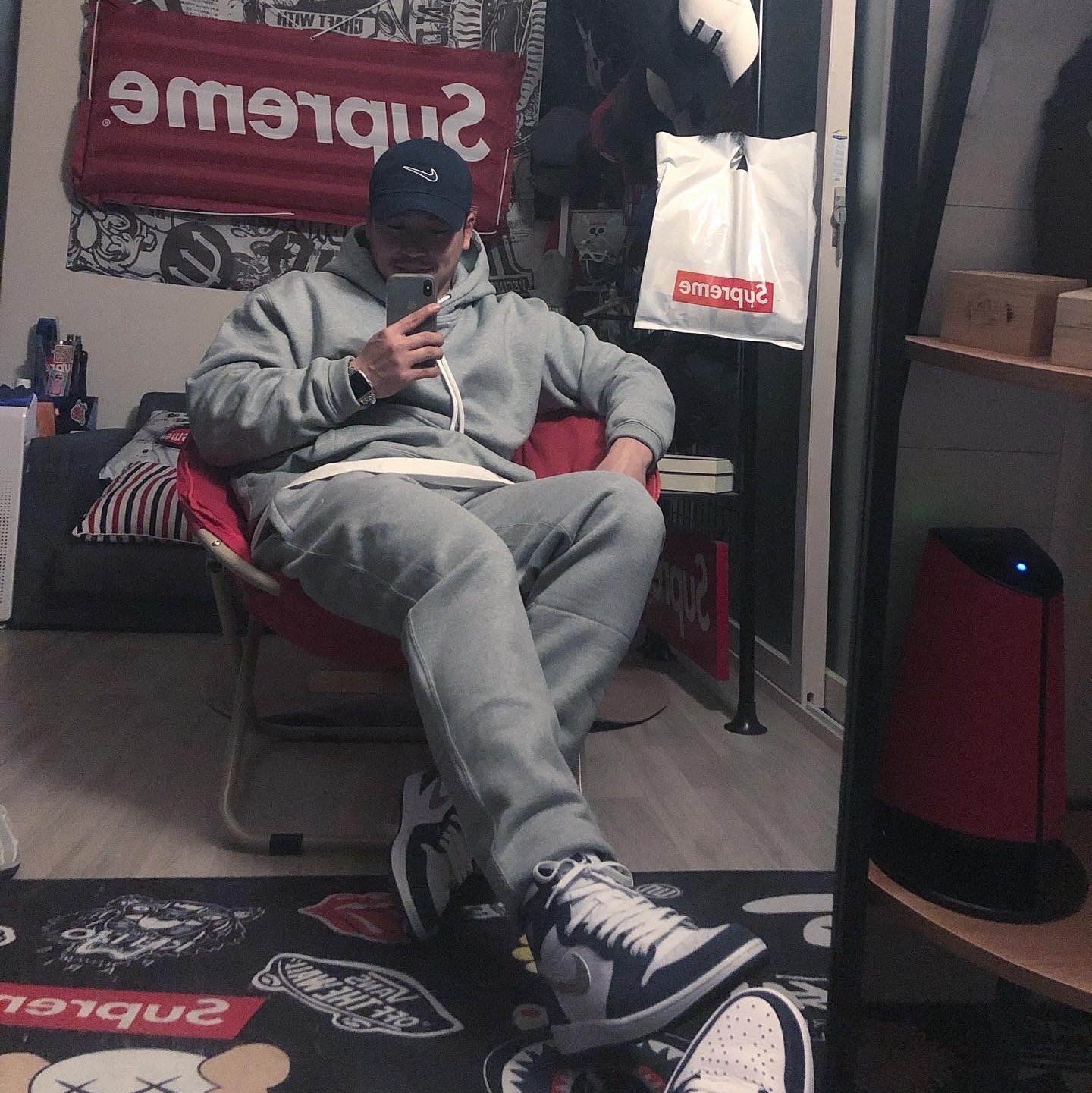 Jordan 1 Retro High OG CO.JP Midnight Navy, Nike M NRG Hoodie Dark Grey Heather 착용 스타일