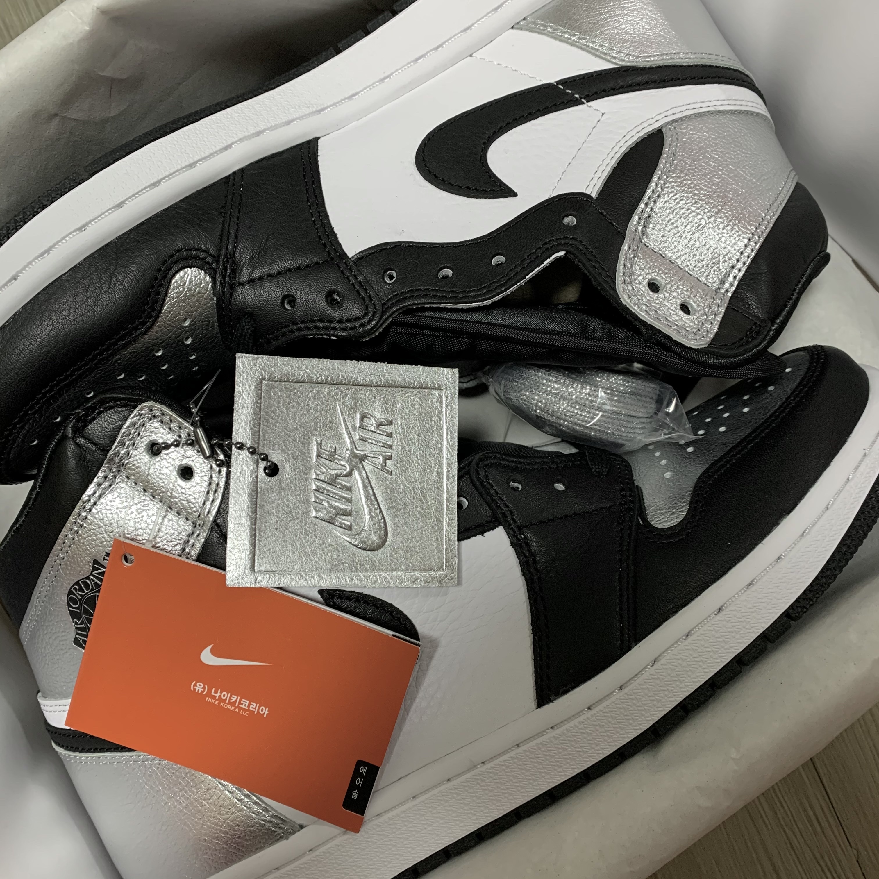 (W) Jordan 1 Retro High OG Silver Toe 착용 스타일
