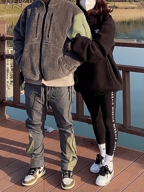 Jordan 1 x Travis Scott Retro High OG SP Mocha, Nike x Peaceminusone Air Force 1 Low Para-Noise 2.0 착용 스타일