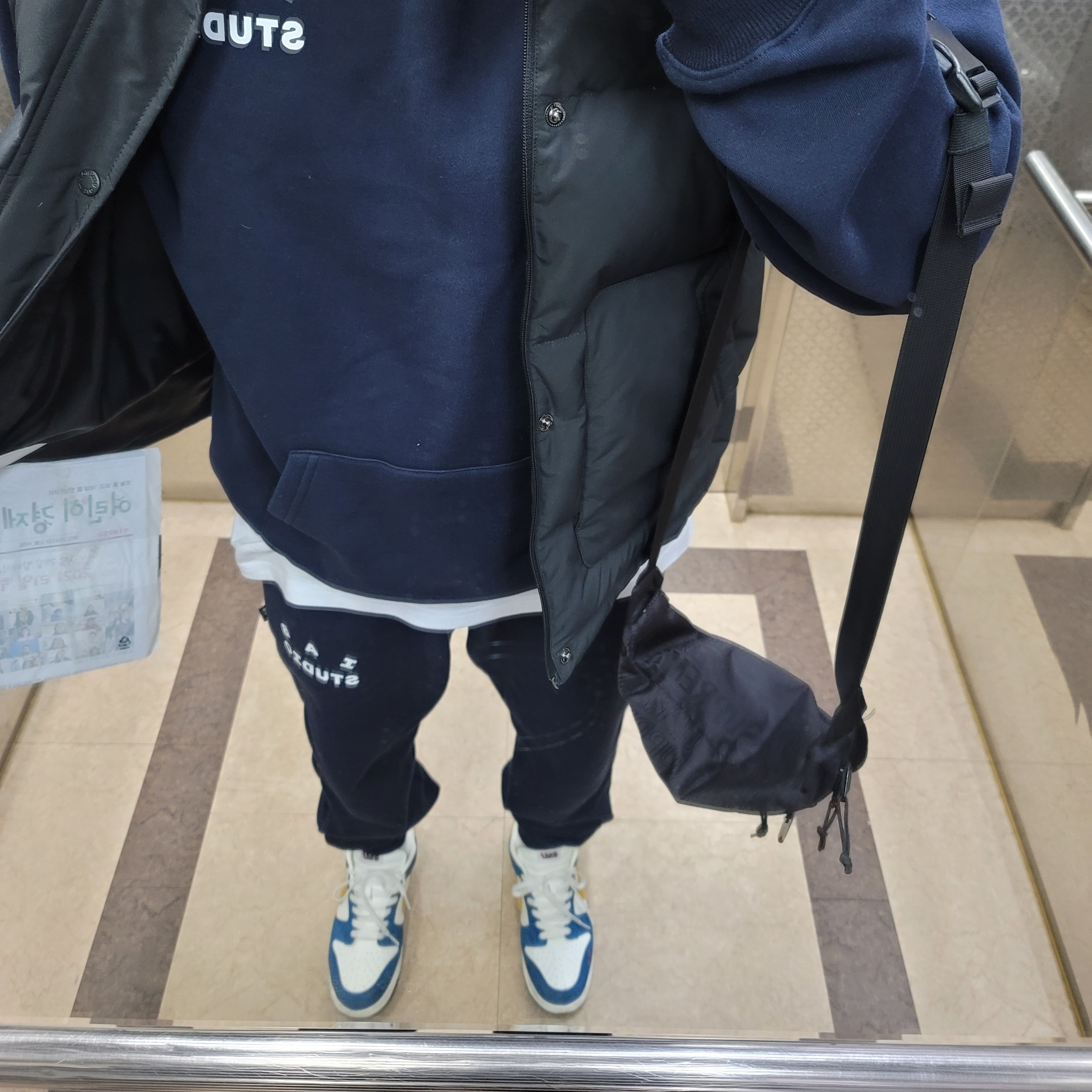 Nike x Kasina Dunk Low 80's Bus, IAB Studio Hoodie Navy - 21SS 착용 스타일 - 1