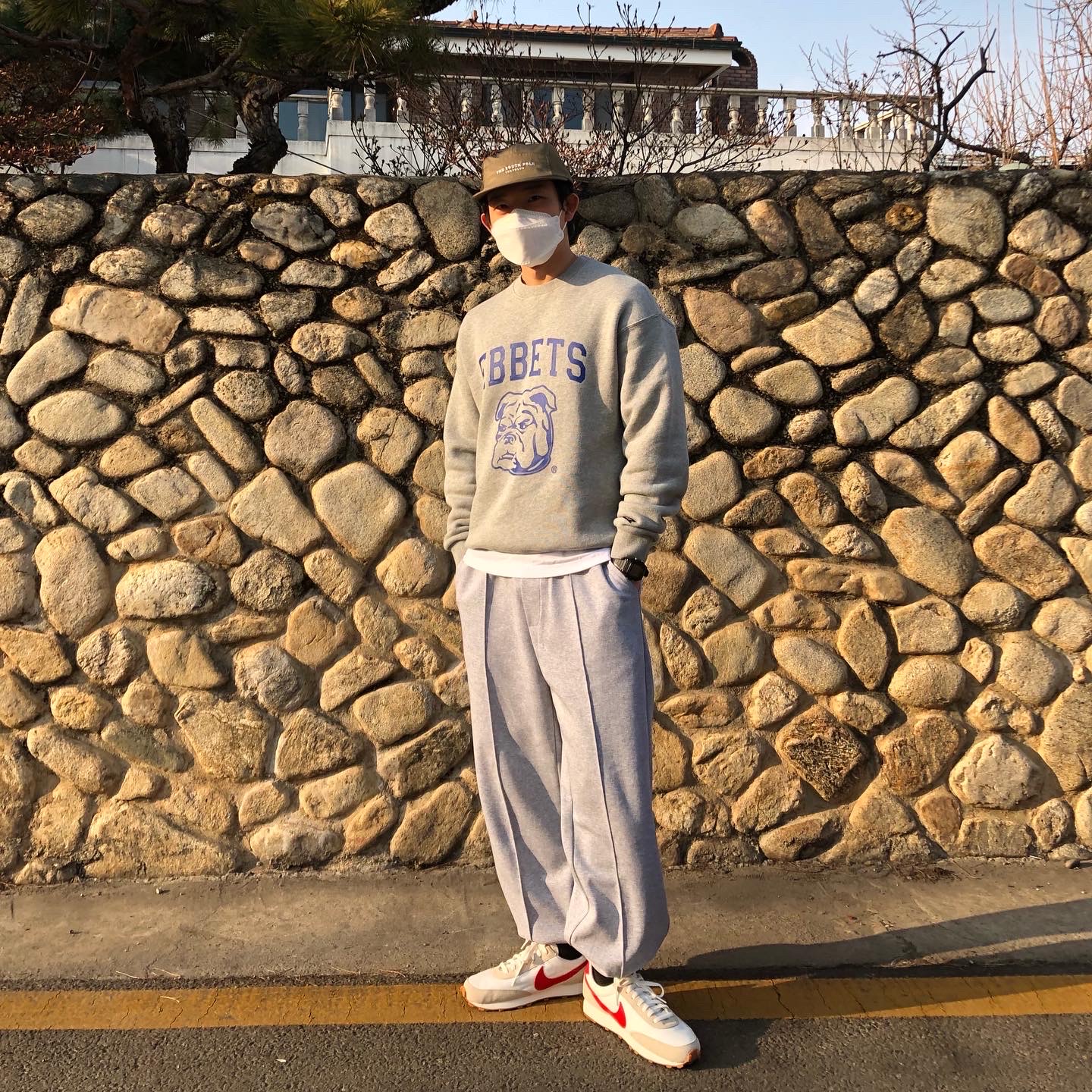 (W) Nike Daybreak Summit White University Red 착용 스타일 - 3