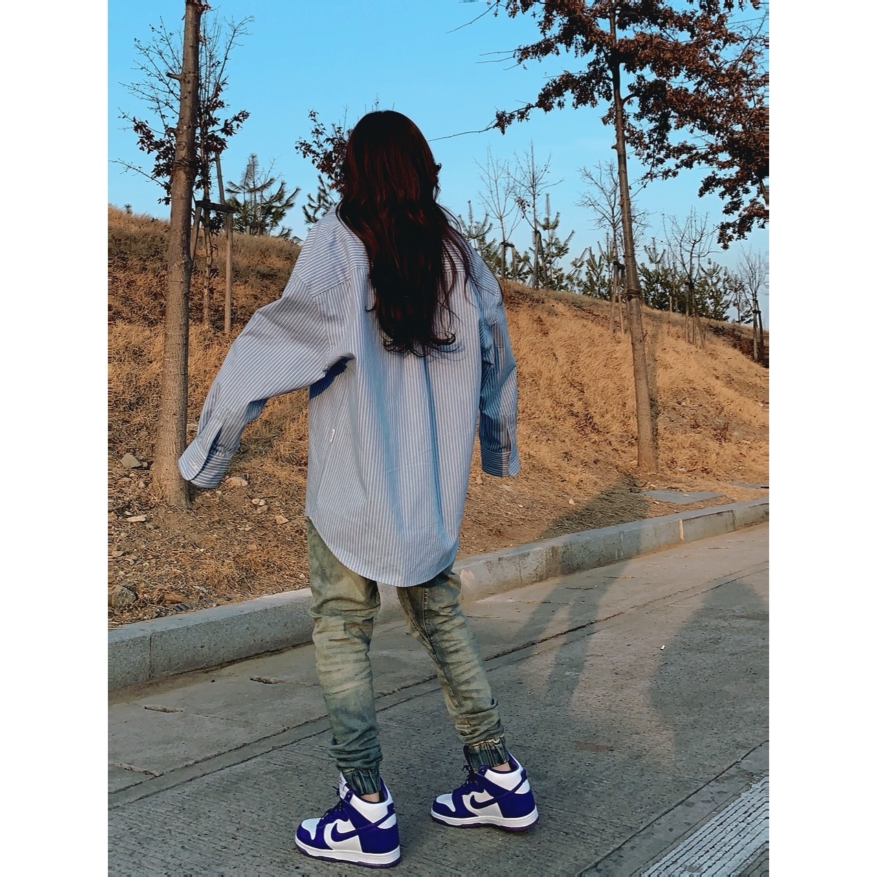 (W) Nike Dunk High SP Varsity Purple 착용 스타일 - 4