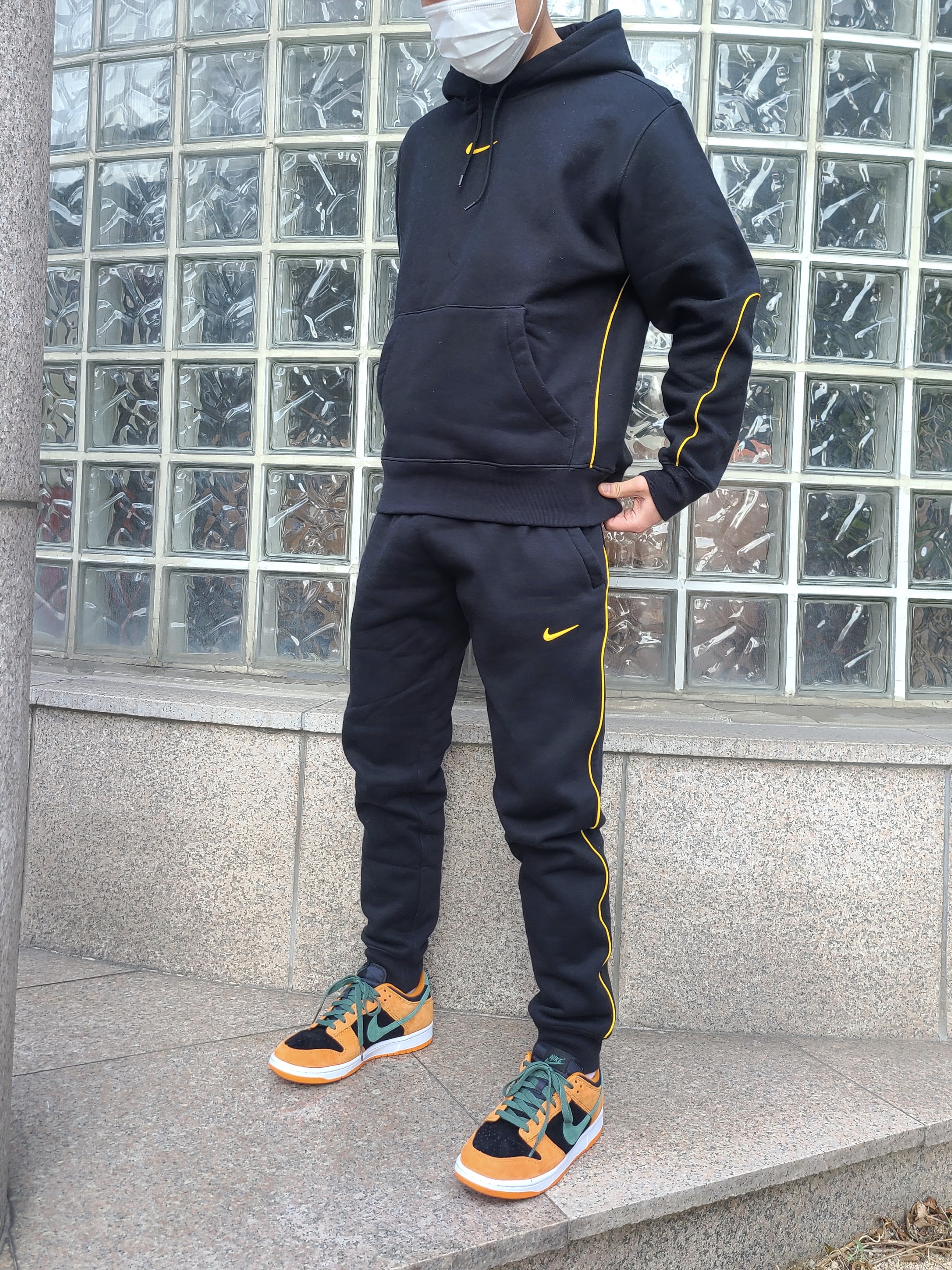 Nike Dunk Low SP Ceramic, Nike x Drake Nocta Essential Hoodie Black - Asia 착용 스타일