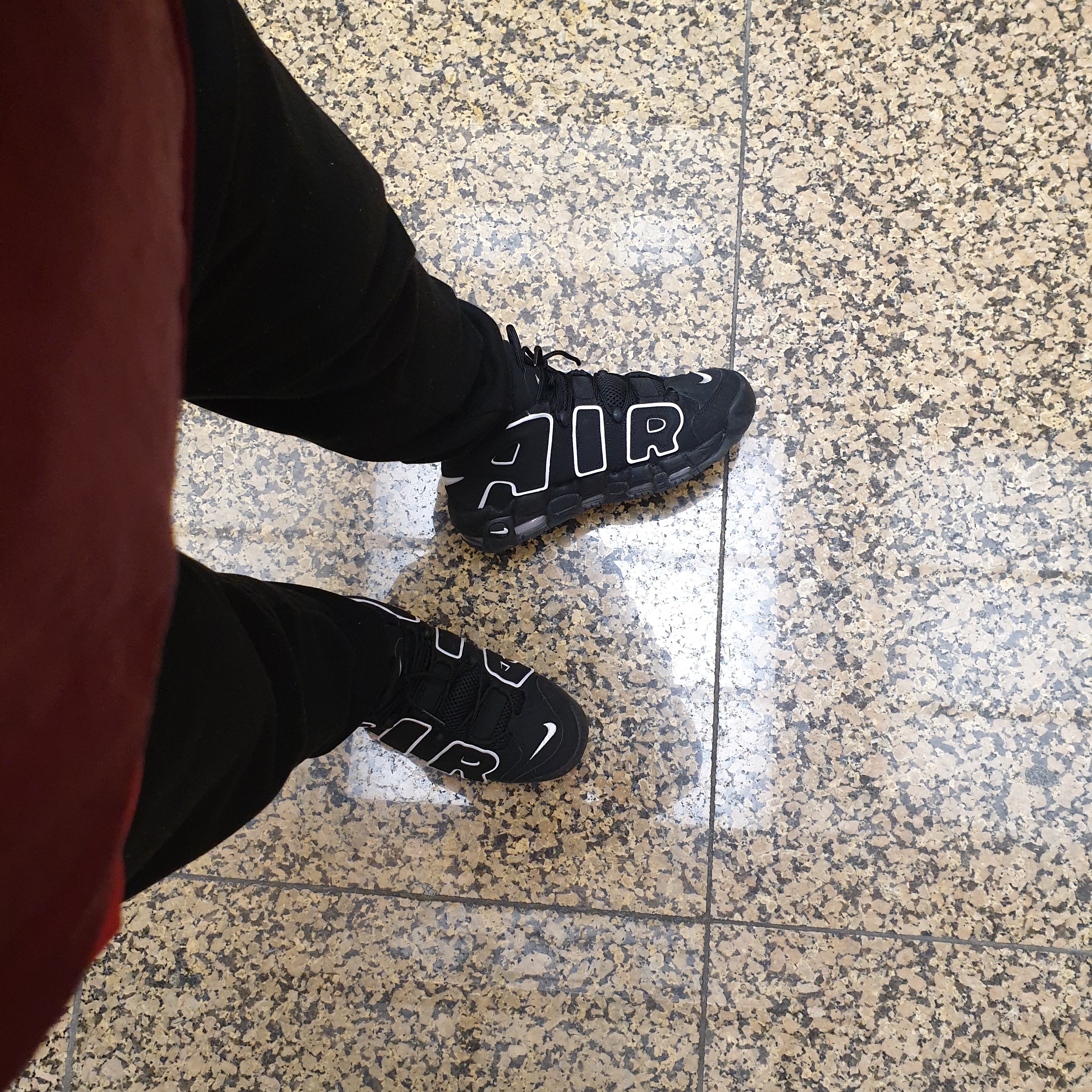 Nike Air More Uptempo Black White 2020, Nike Air Max 95 OG Grape 착용 스타일 - 2