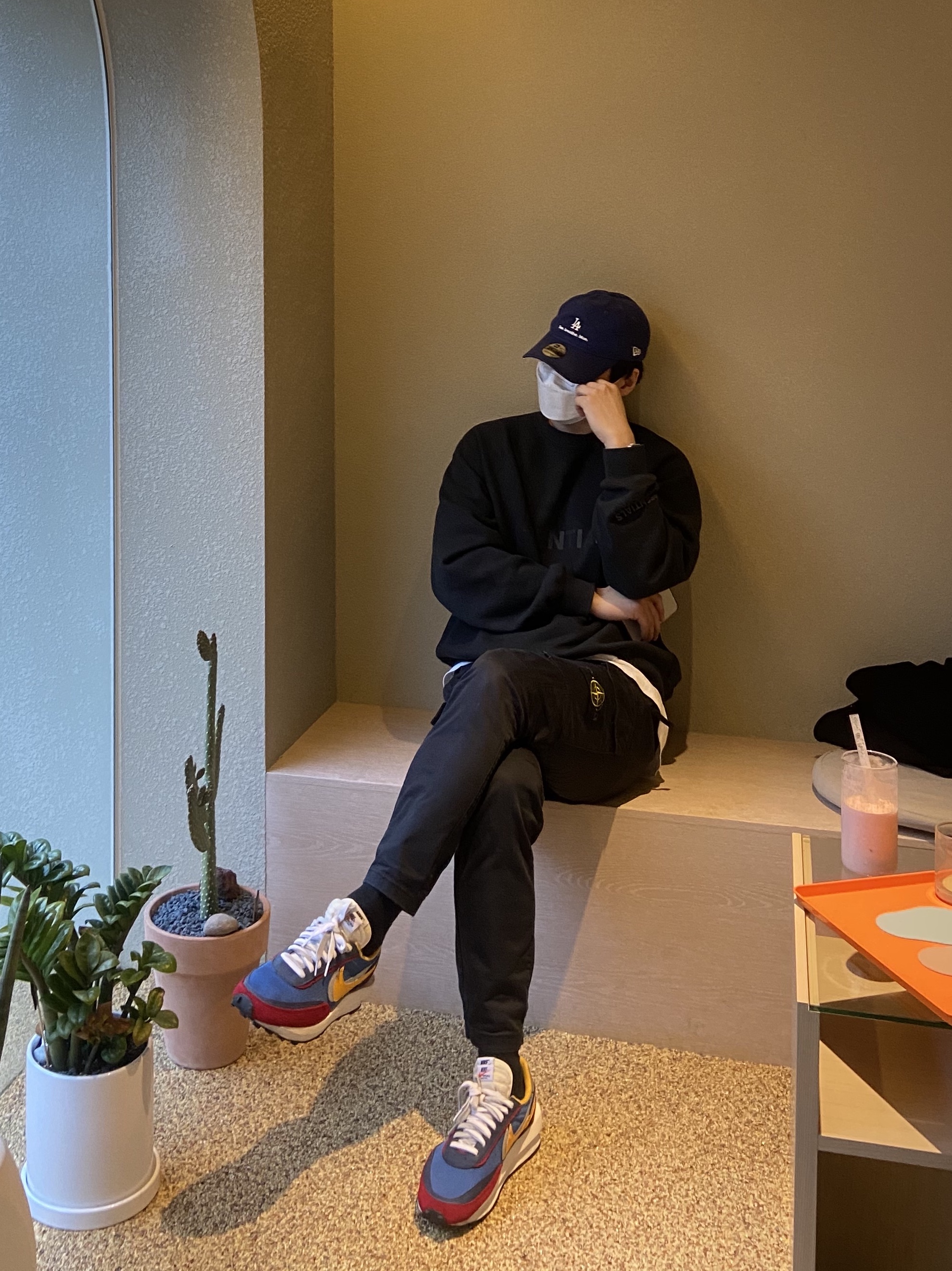 Nike x Sacai LDWaffle Blue Multi 착용 스타일 - 3