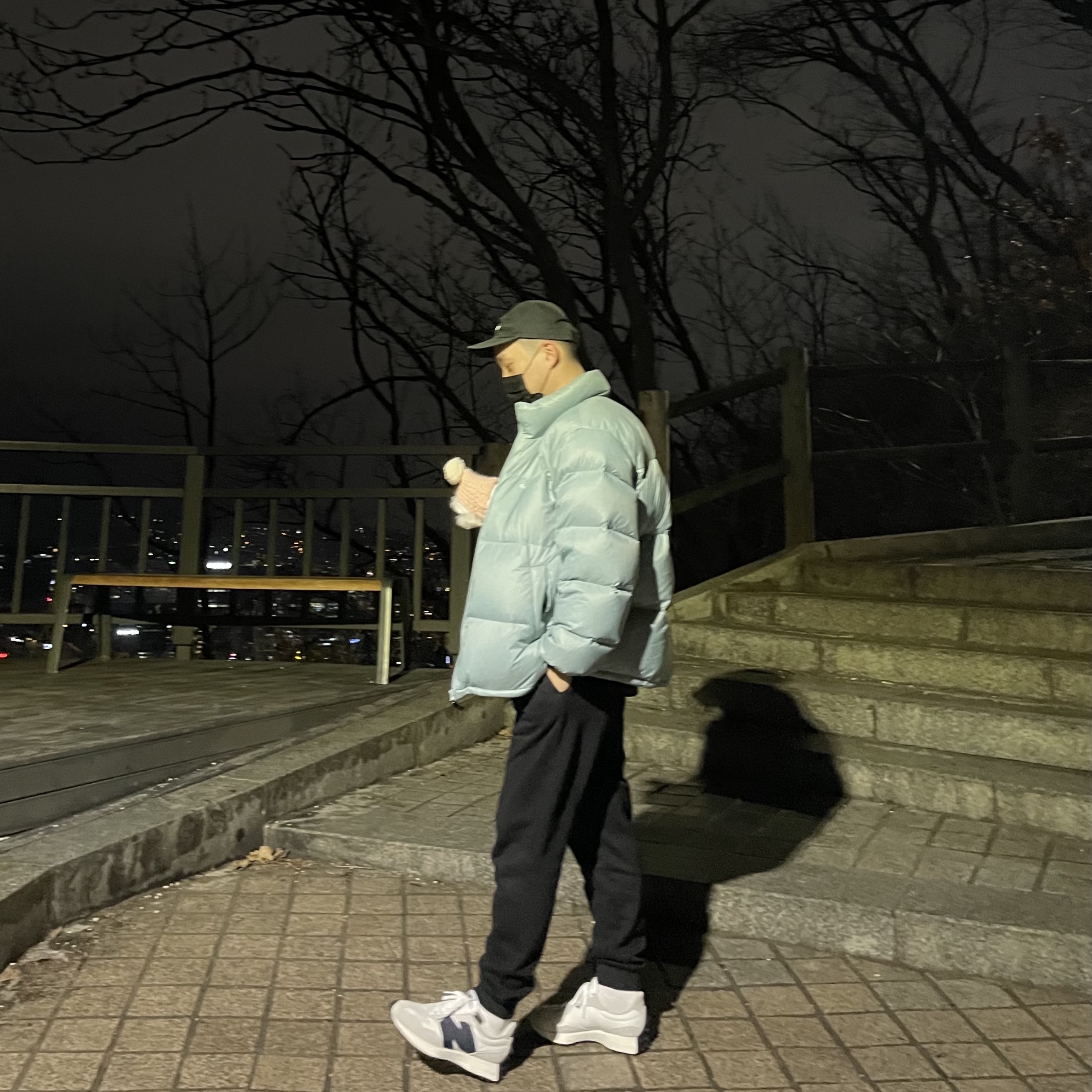 New Balance 327 White Black, Supreme Inset Logo Camp Cap Black - 20FW 착용 스타일