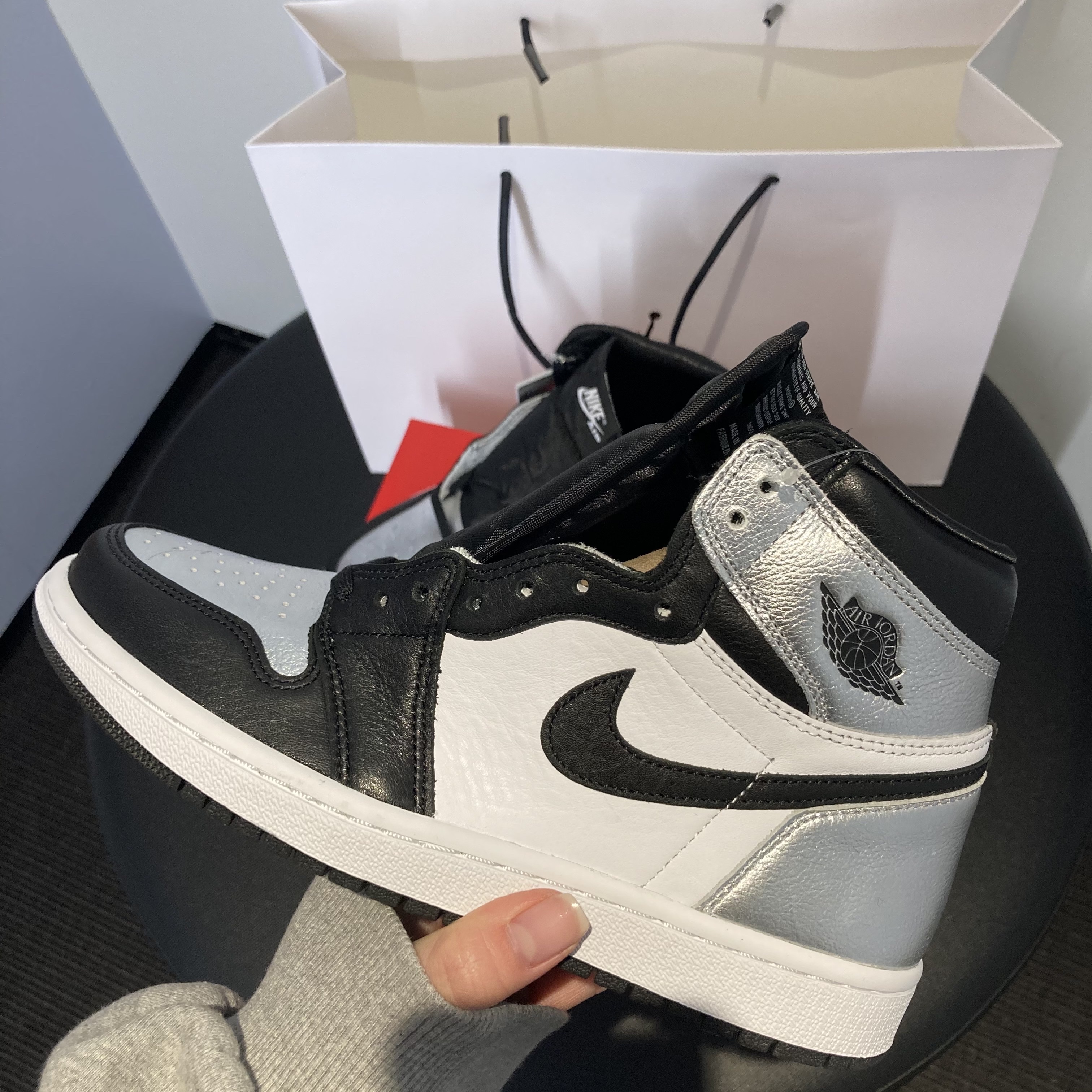 (W) Jordan 1 Retro High OG Silver Toe 착용 스타일 - 2