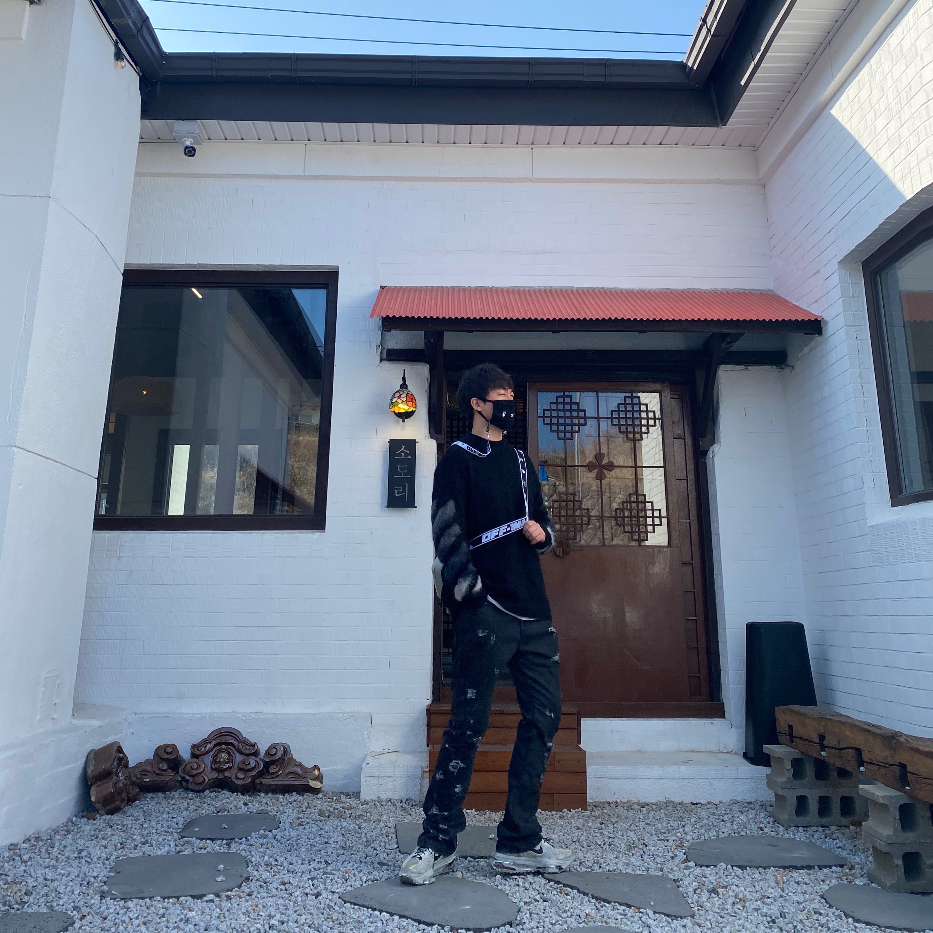 Off-White x Amore Pacific Protection Box (Without Cosmetics), Nike x Matthew M Williams Zoom 004 Stone 착용 스타일 - 1