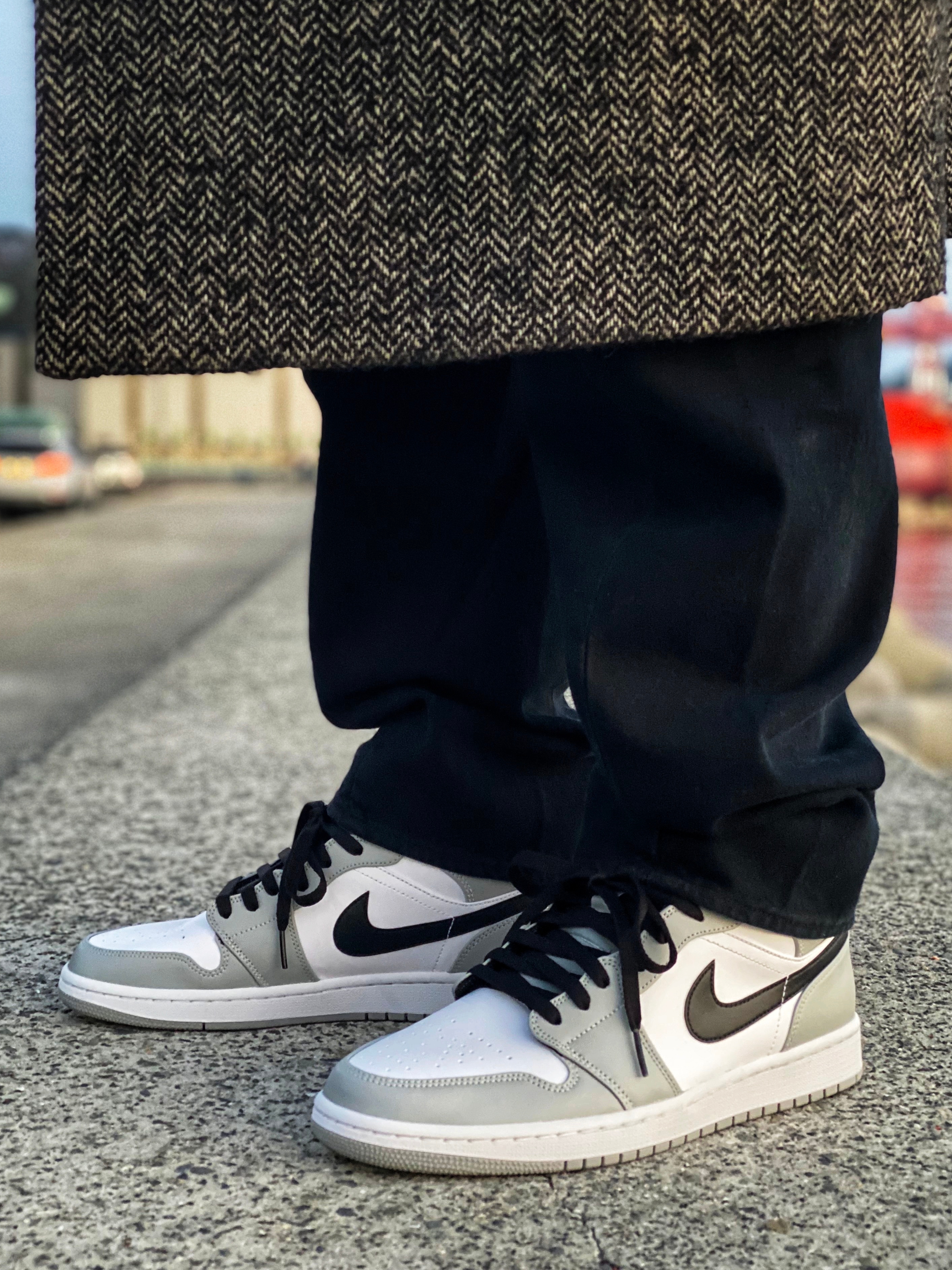 Jordan 1 Mid Light Smoke Grey 착용 스타일 - 4