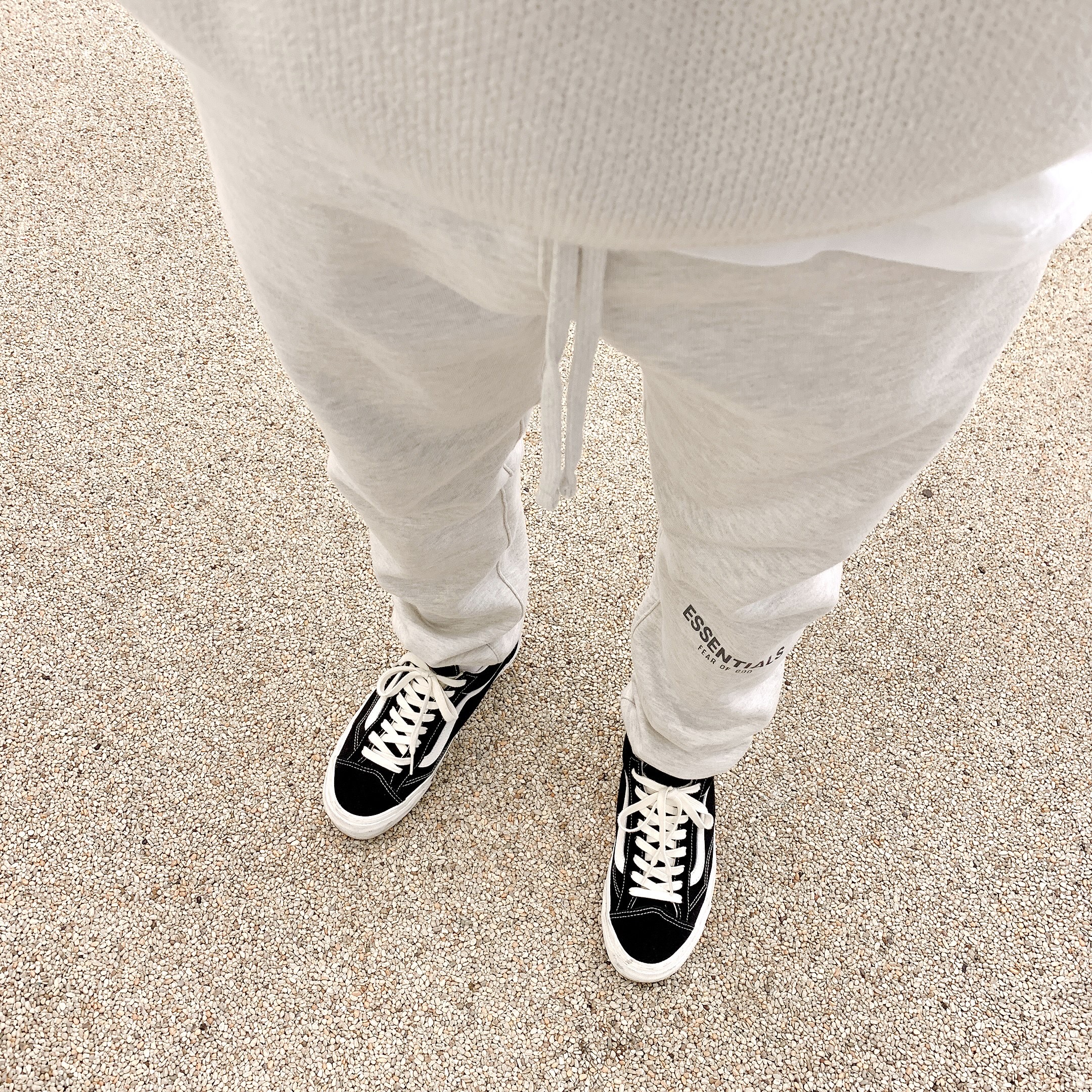 Essentials Sweatpants Oatmeal/Oatmeal Heather/Light Heather Oatmeal 2020, Essentials Knit Hoodie Oatmeal - 20FW 착용 스타일 - 2