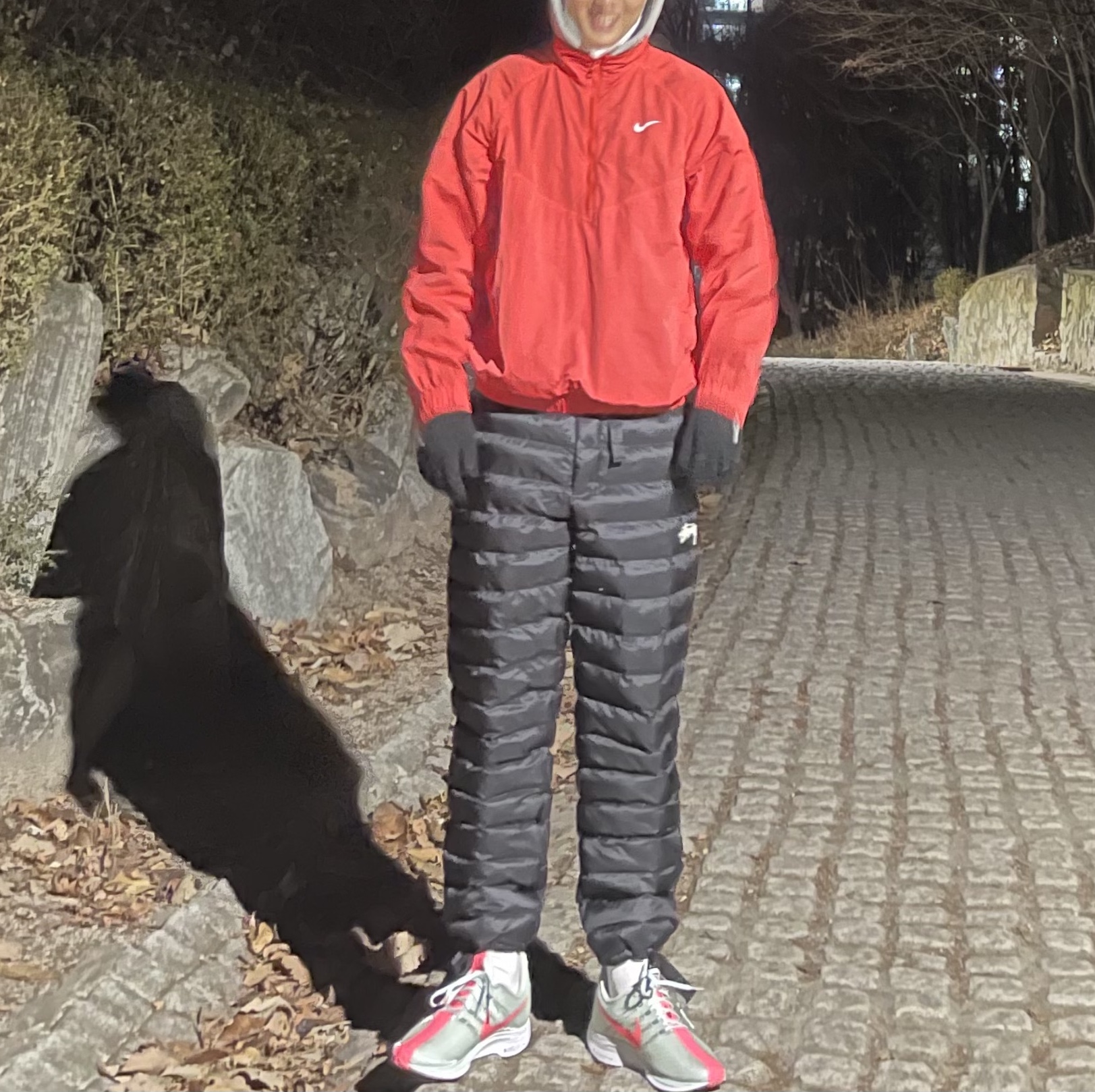 Nike x Stussy Windrunner Jacket Habanero Red, Nike x Stussy Insultd Pants Black - US/EU 착용 스타일