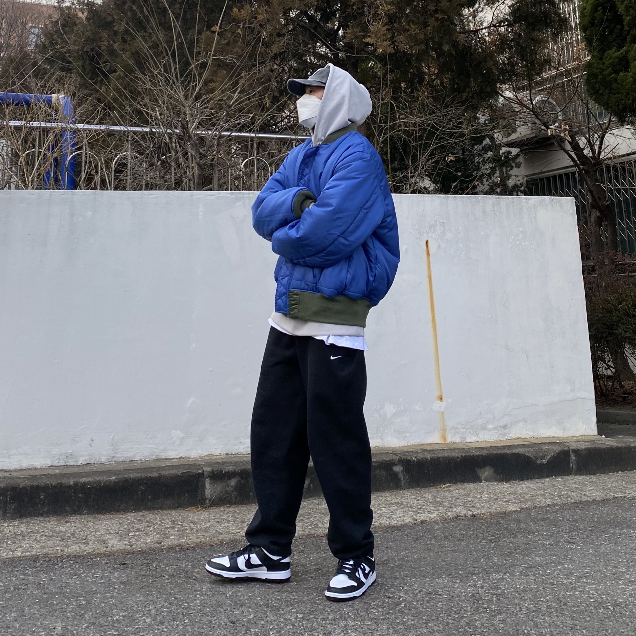 Nike Dunk Low Retro Black, Palace x Arc'teryx Hood Grey - 20FW 착용 스타일 - 3