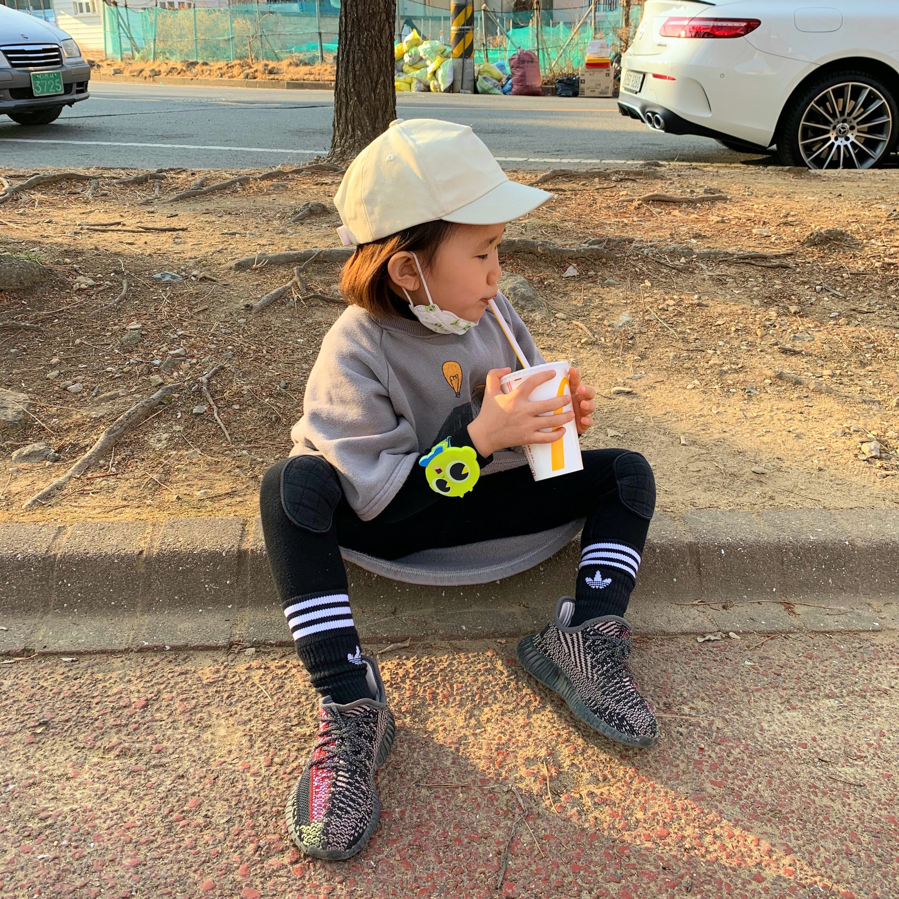 (Kids) Adidas Yeezy Boost 350 V2 Yecheil 착용 스타일