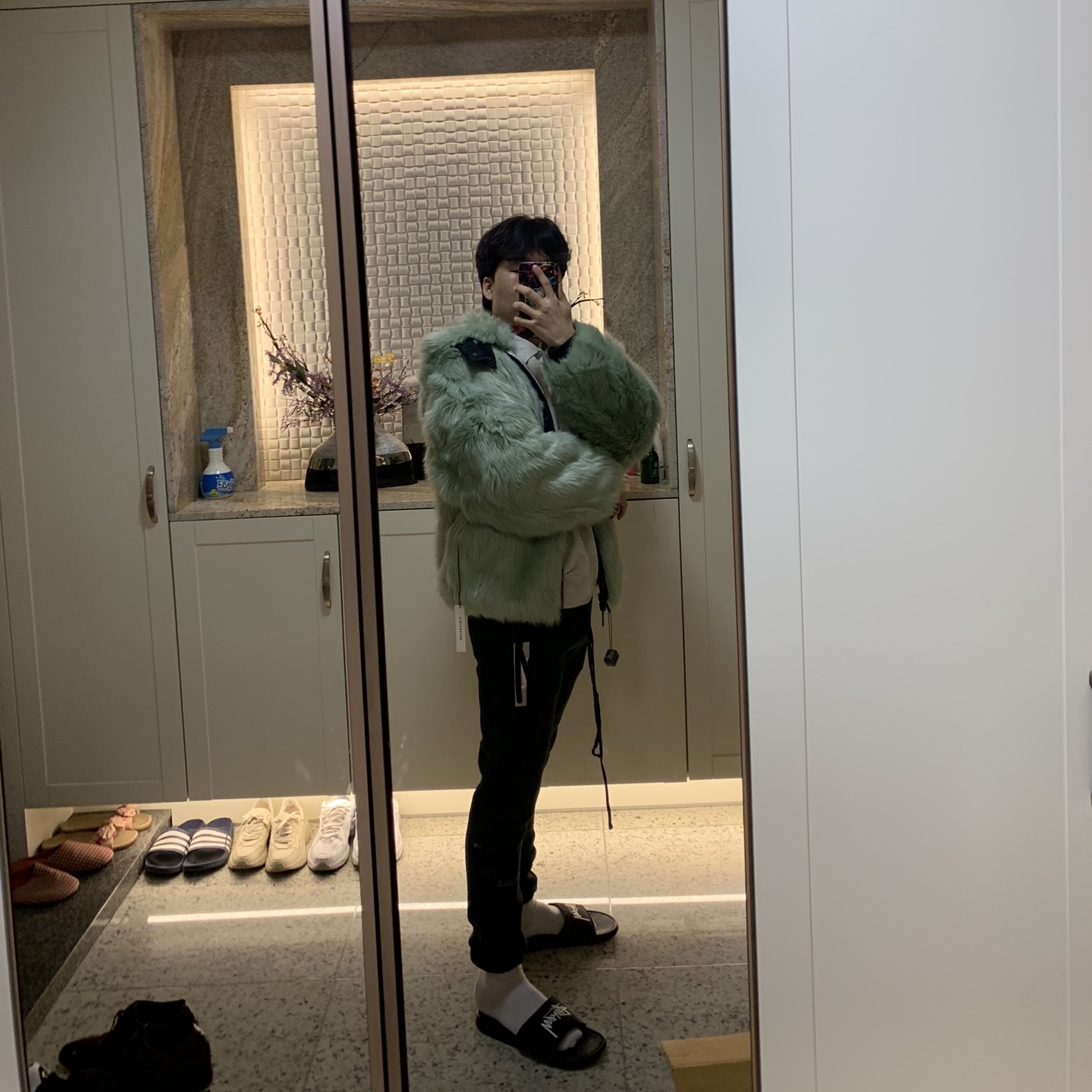 (W) Nike x Ambush Reversible Faux-Fur Coat Jade Horizon, Essentials Sweatpants Dark Slate/Black 2020 착용 스타일