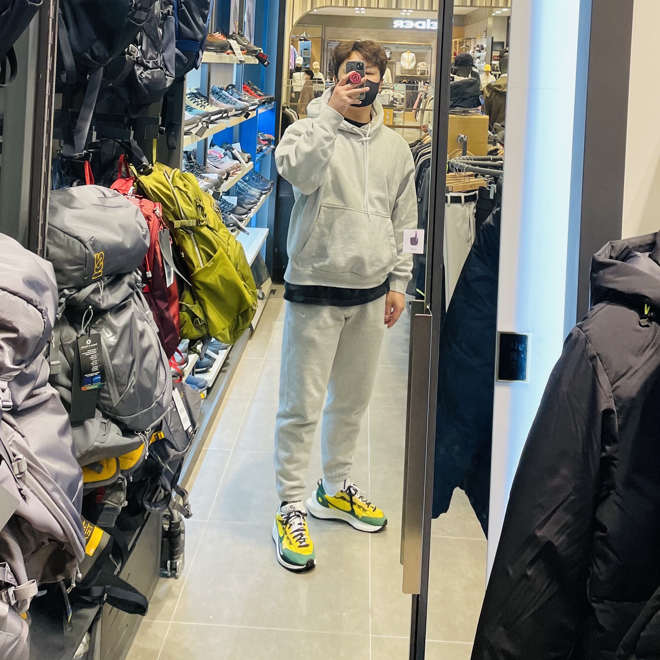 Nike x Sacai VaporWaffle Tour Yellow & Gorge Green Sail 착용 스타일