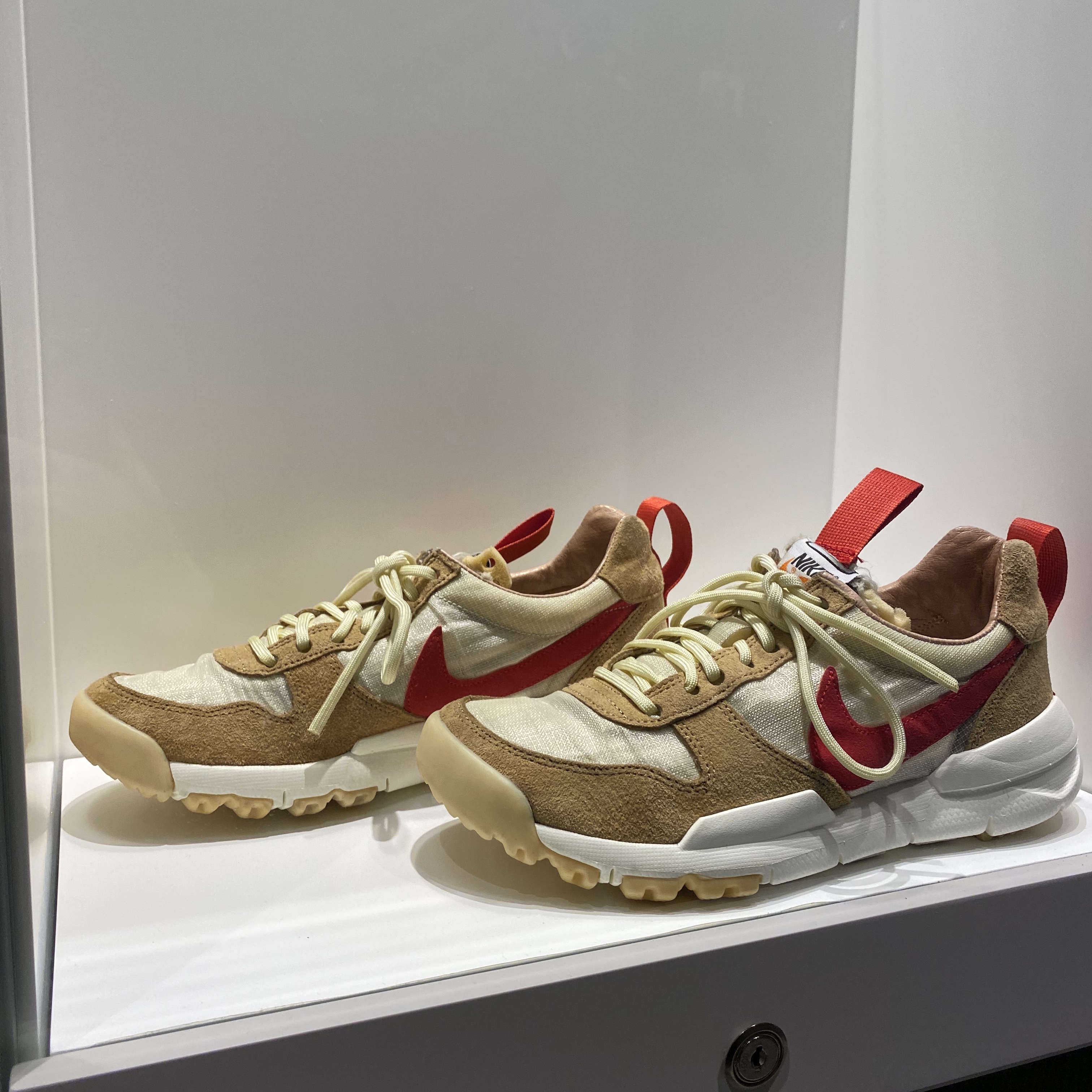 Jordan 1 x Dior High OG, Nike x Tom Sachs Mars Yard Shoe 2.0 Space Camp 착용 스타일 - 3