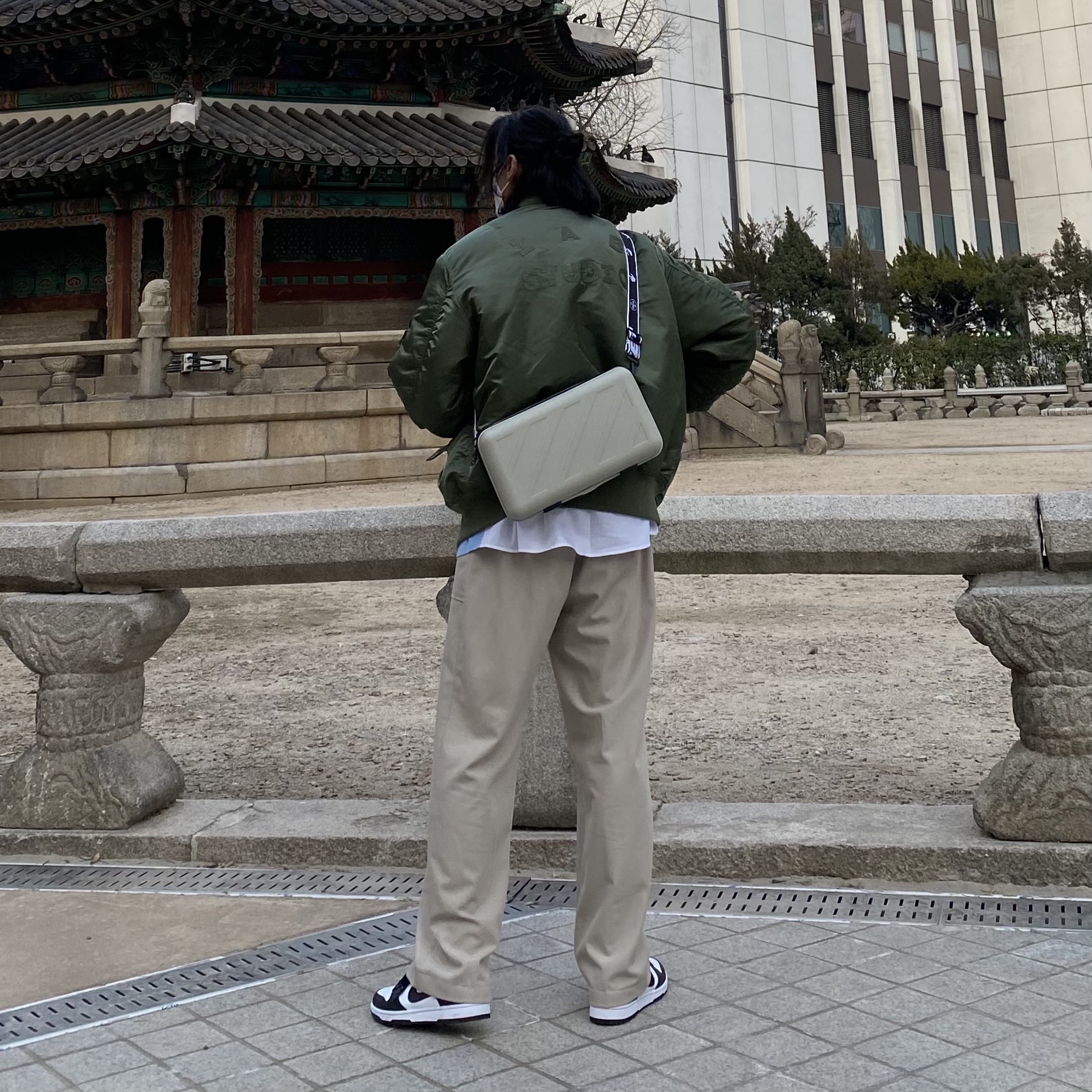 Nike Dunk Low Retro Black, IAB Studio x Alpha Industries MA-1 Jacket Khaki 착용 스타일 - 3