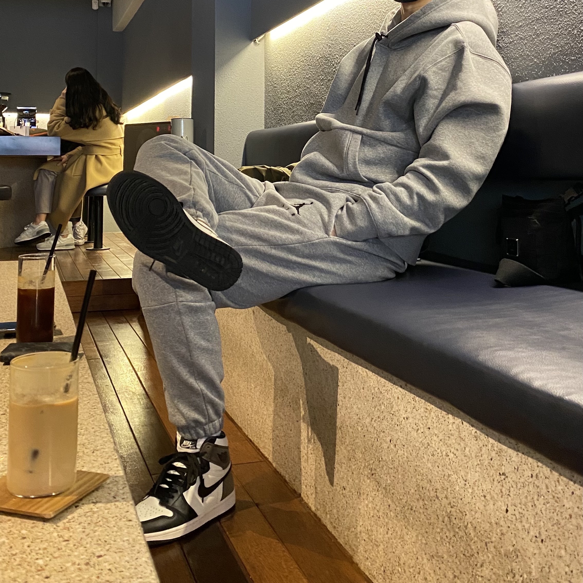 Jordan 1 Retro High OG Black Mocha 착용 스타일