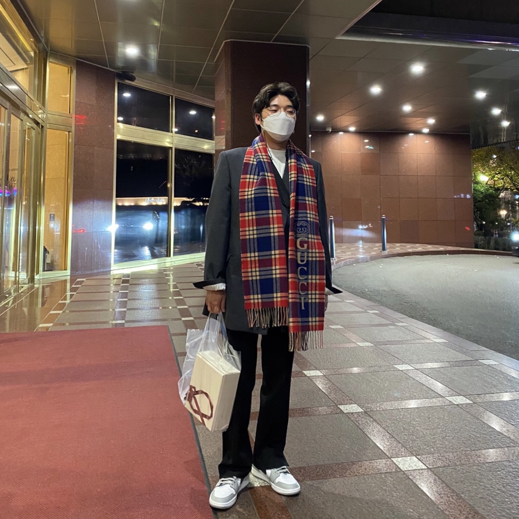 Jordan 1 Mid Light Smoke Grey 착용 스타일