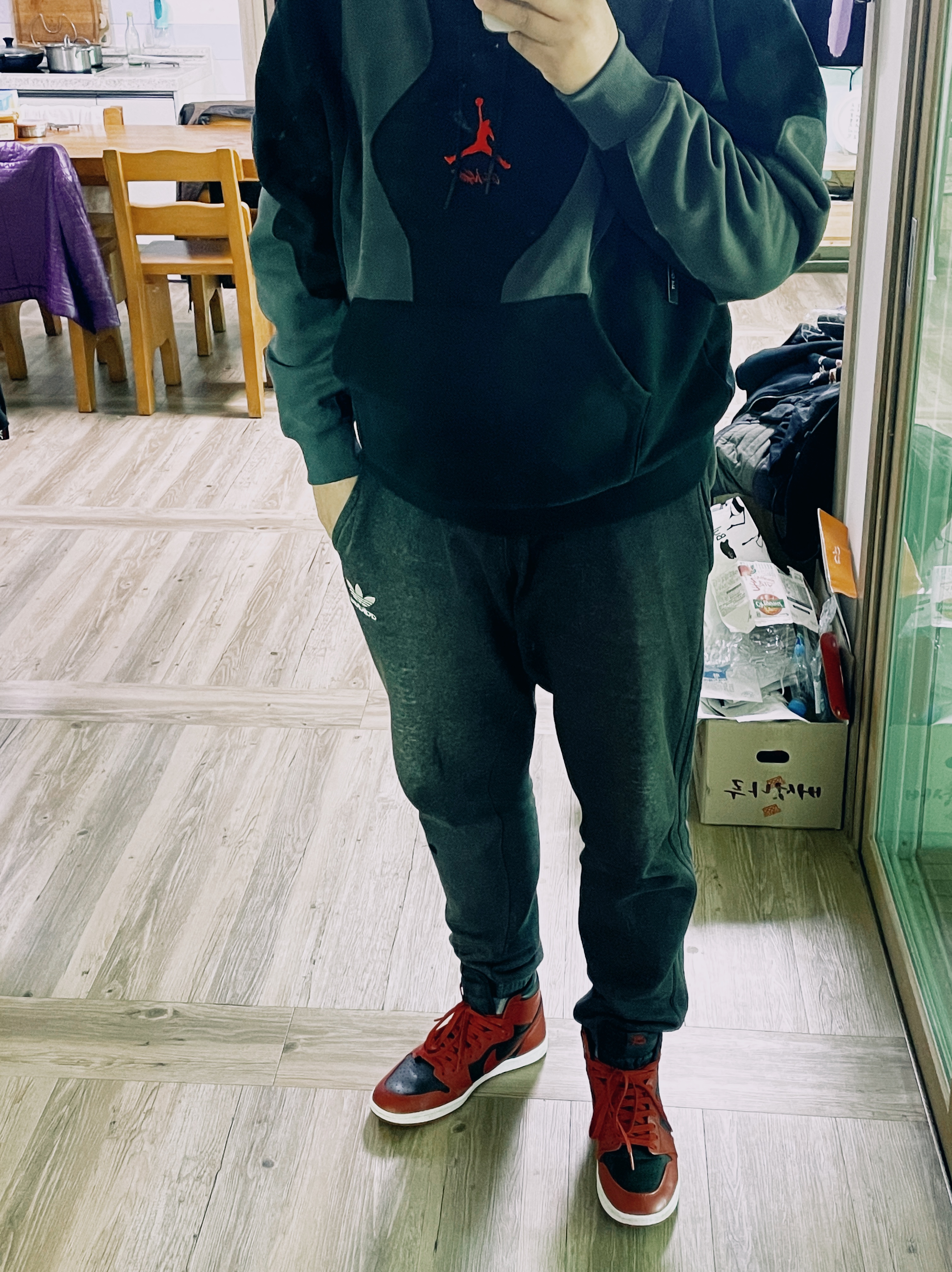 Jordan 1 High 85 Varsity Red 착용 스타일