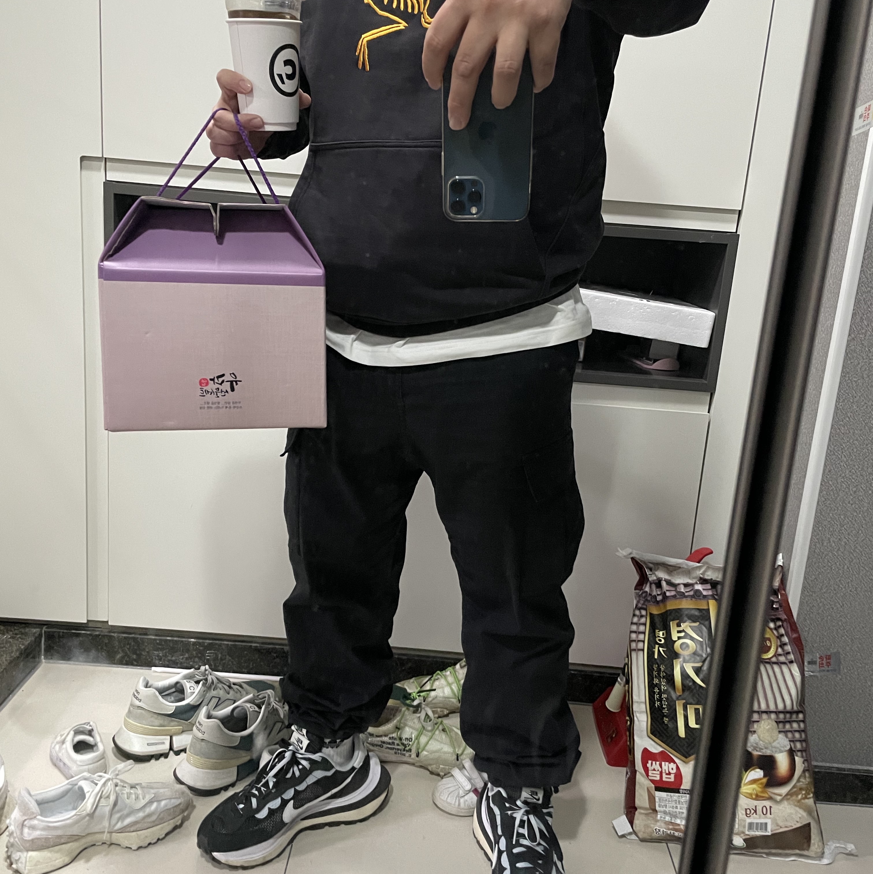 Nike x Sacai VaporWaffle Black White, Palace x Arc'teryx T-Shirt White - 20FW 착용 스타일
