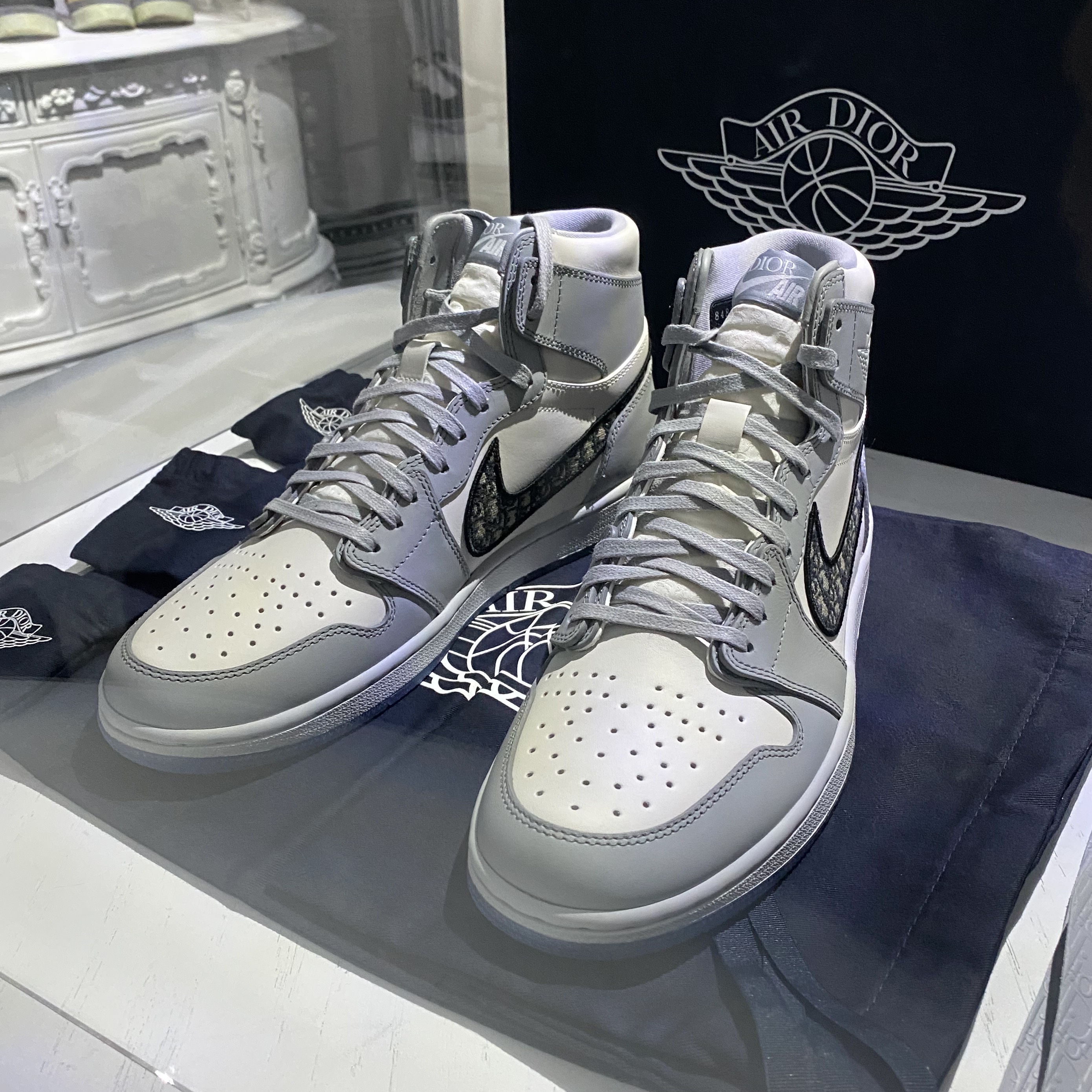 Jordan 1 x Dior High OG, Nike x Tom Sachs Mars Yard Shoe 2.0 Space Camp 착용 스타일 - 1