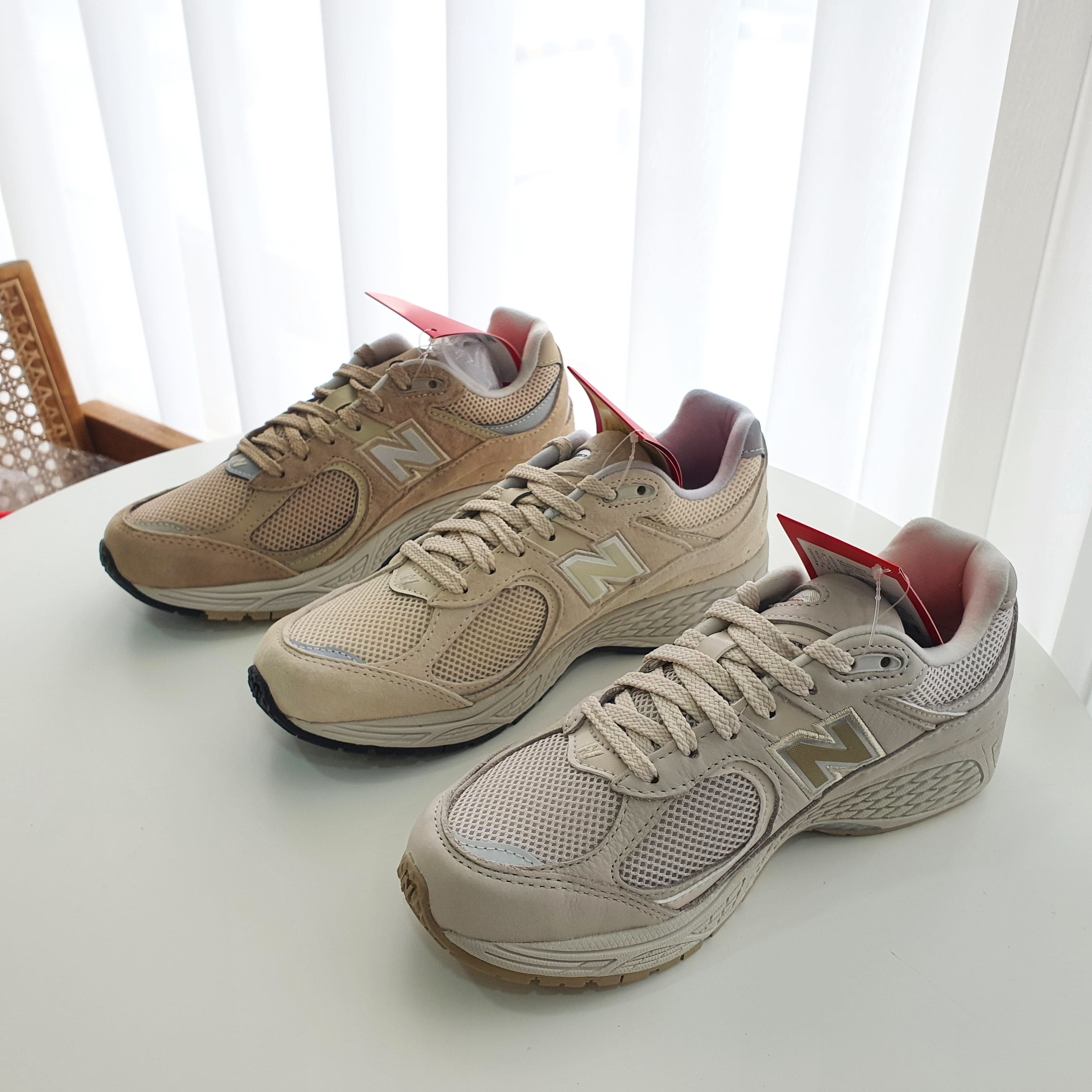 New Balance 2002R T2 Beige, New Balance 2002R Beige Bone 착용 스타일