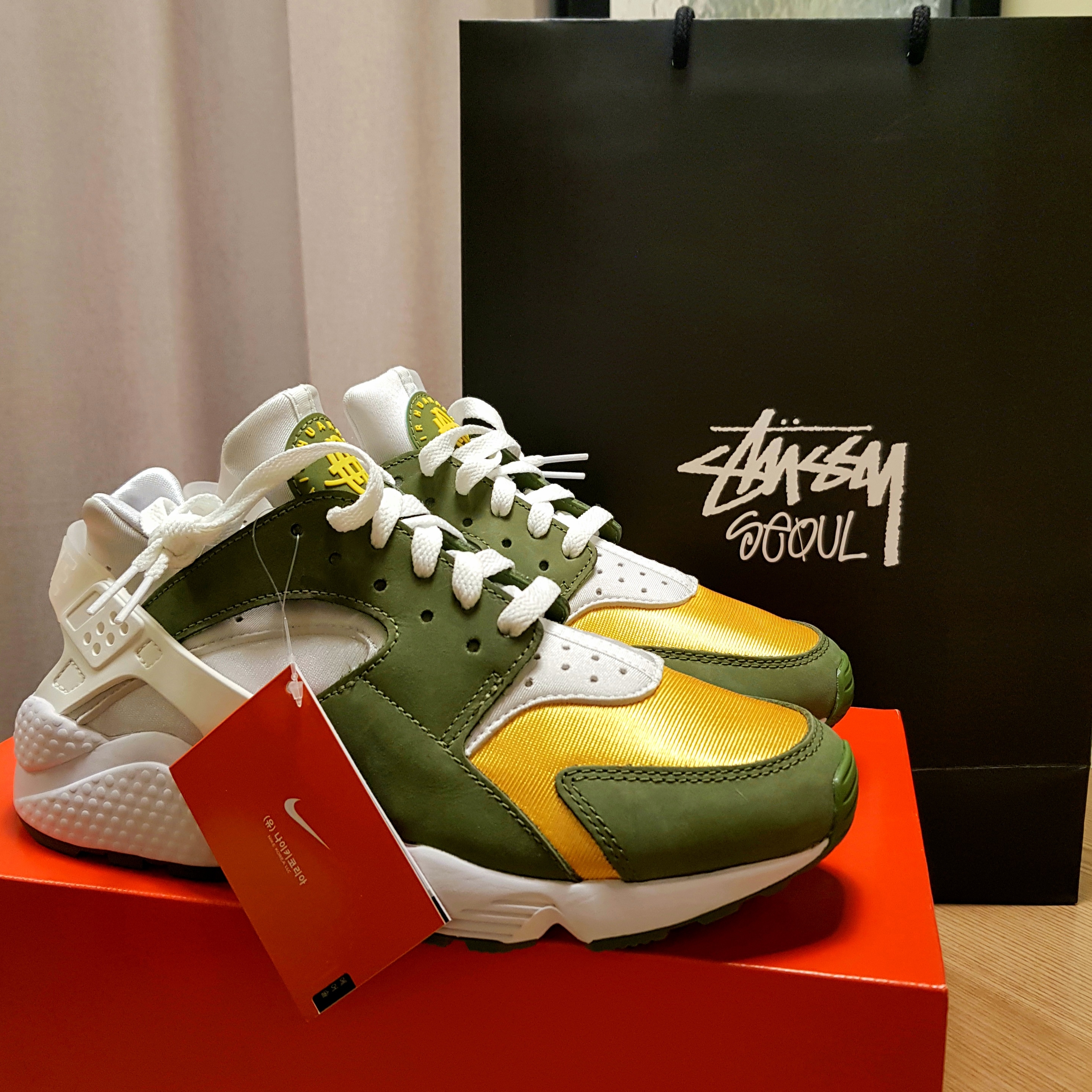 Nike x Stussy Air Huarache LE Dark Olive 착용 스타일