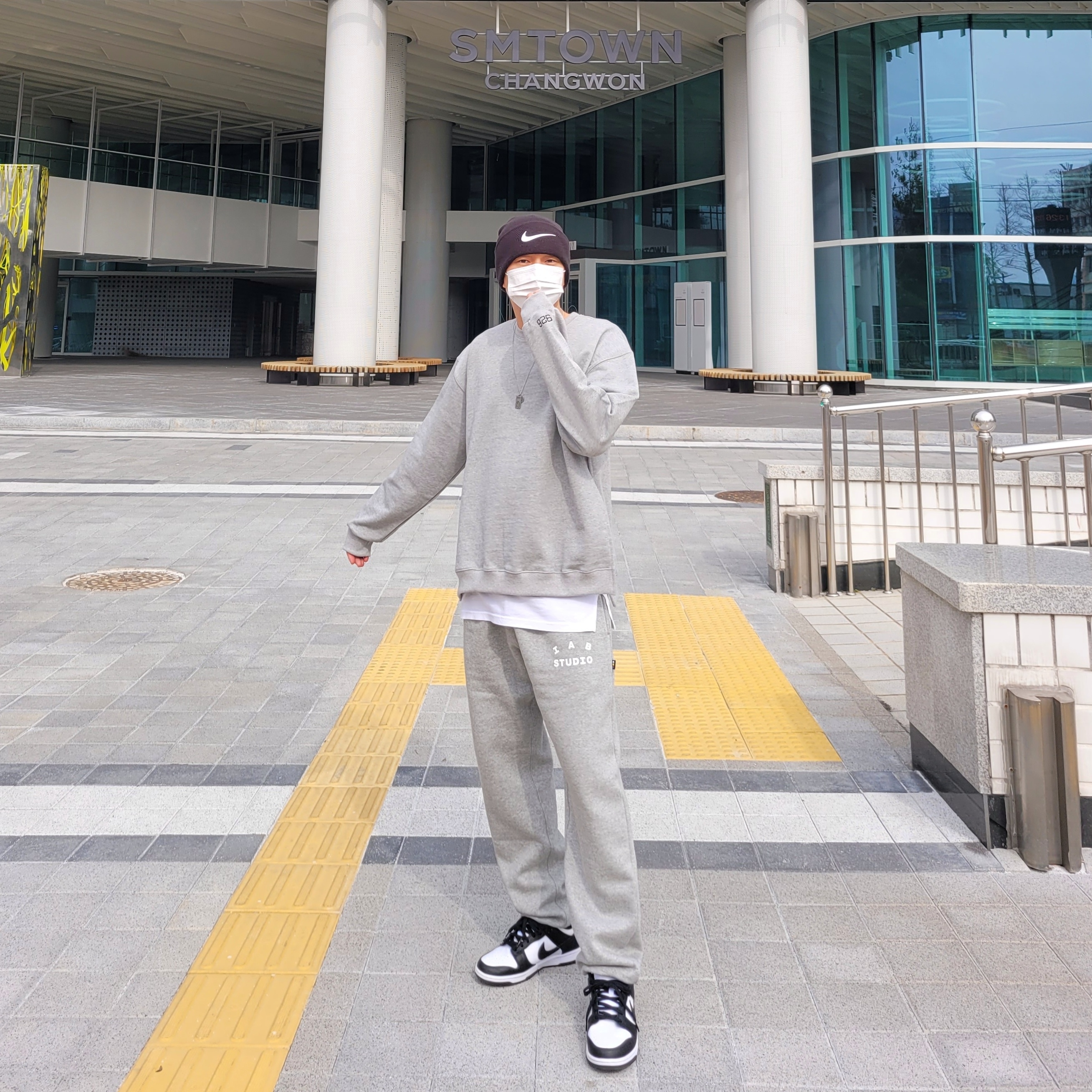 Nike x Stussy Cuff Beanie, IAB Studio Sweatpants Gray - 21SS 착용 스타일 - 1