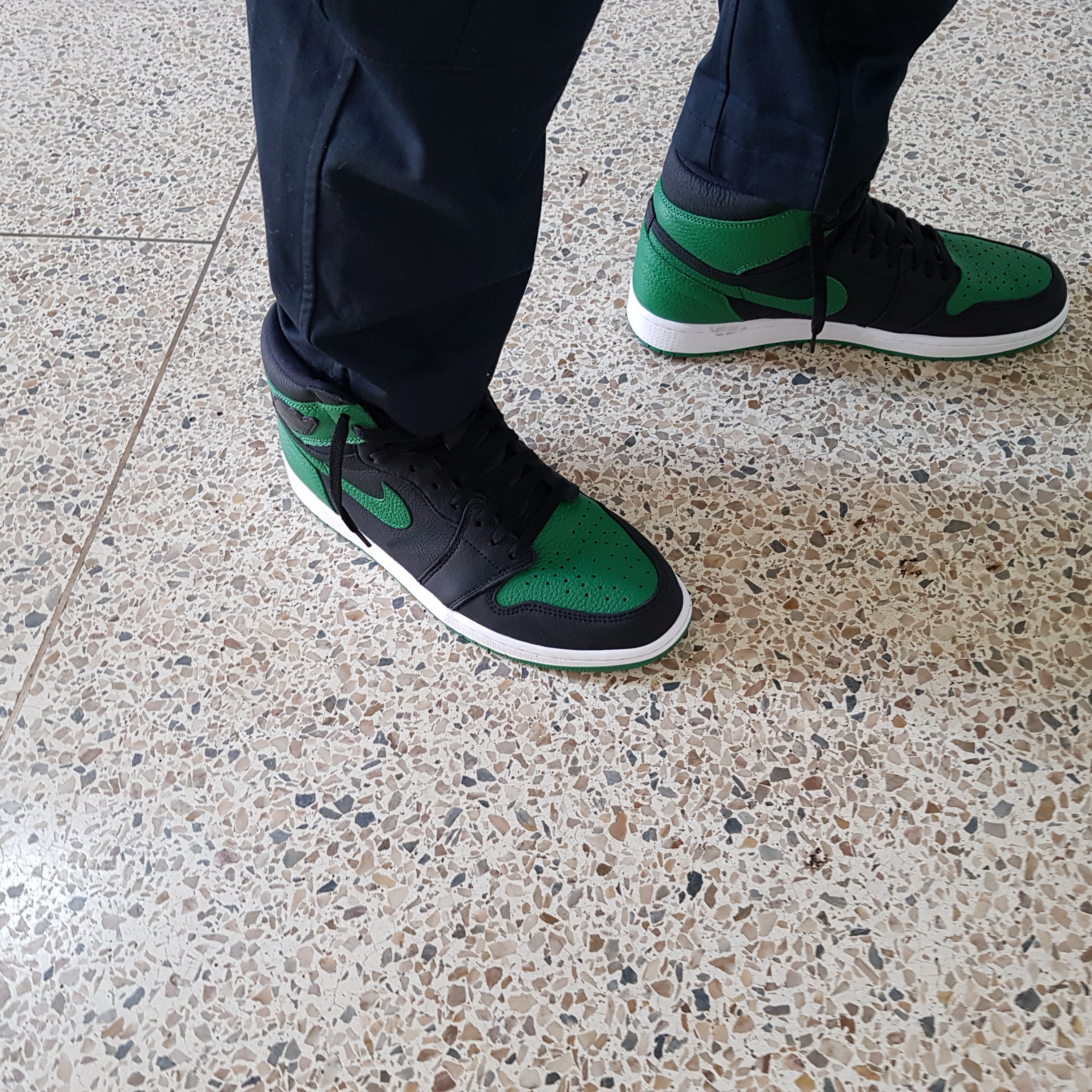 Jordan 1 Retro High OG Pine Green Black 착용 스타일 - 2