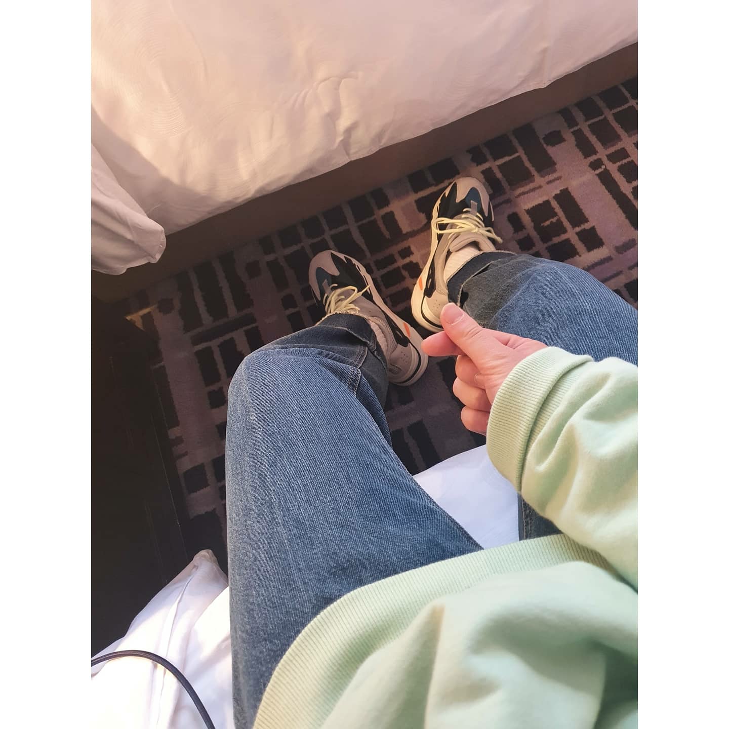 Adidas Yeezy Boost 700 Wave Runner Solid Grey 2017/2019 착용 스타일