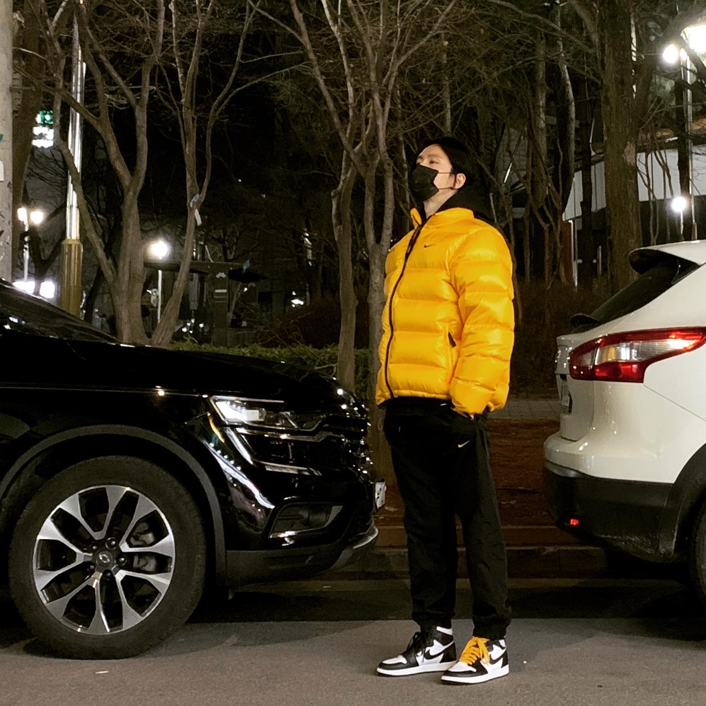 Nike x Drake Nocta Puffer Jacket University Gold - US/EU, Nike x Drake Nocta Essential Track Pants Black - US/EU 착용 스타일 - 2
